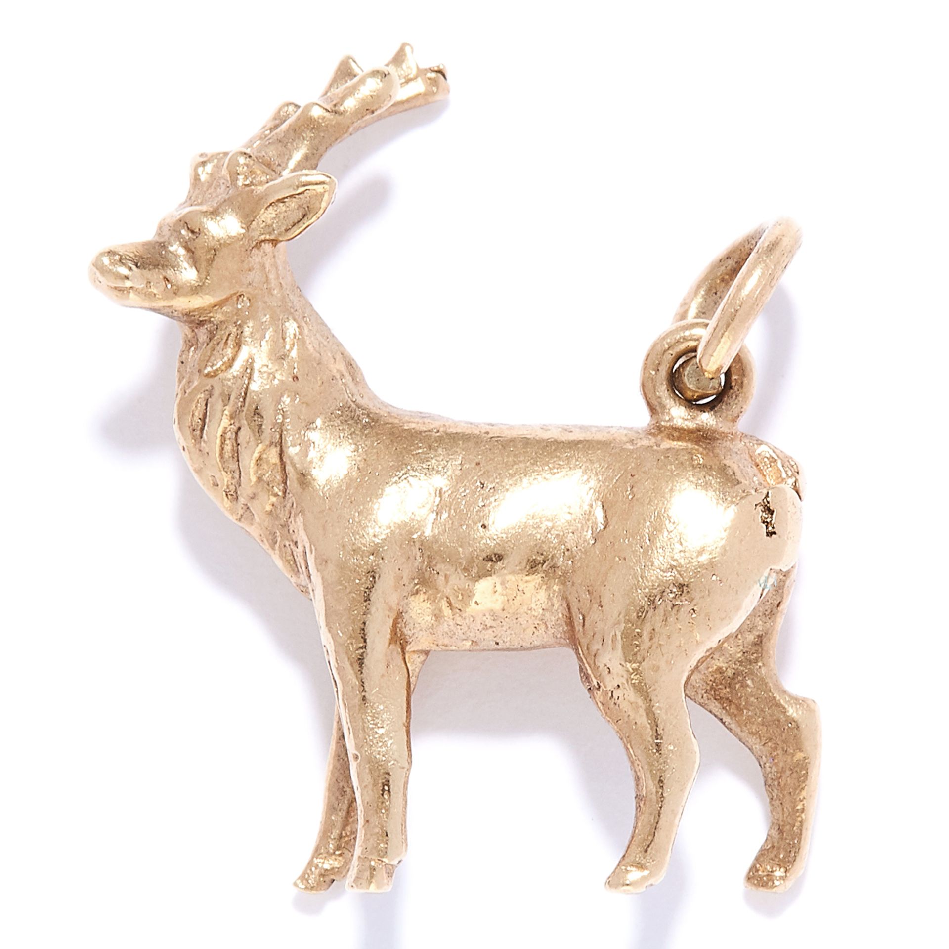 A DEER CHARM / PENDANT in yellow gold, designed as a deer, British hallmarks, 1.7cm, 3.8g.