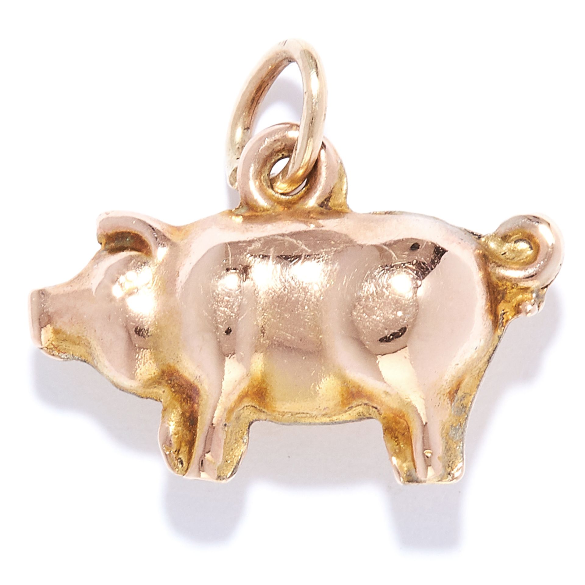 A PIGLET CHARM / PENDANT in yellow gold, designed as a pig, British hallmarks, 1.6cm, 0.7g.