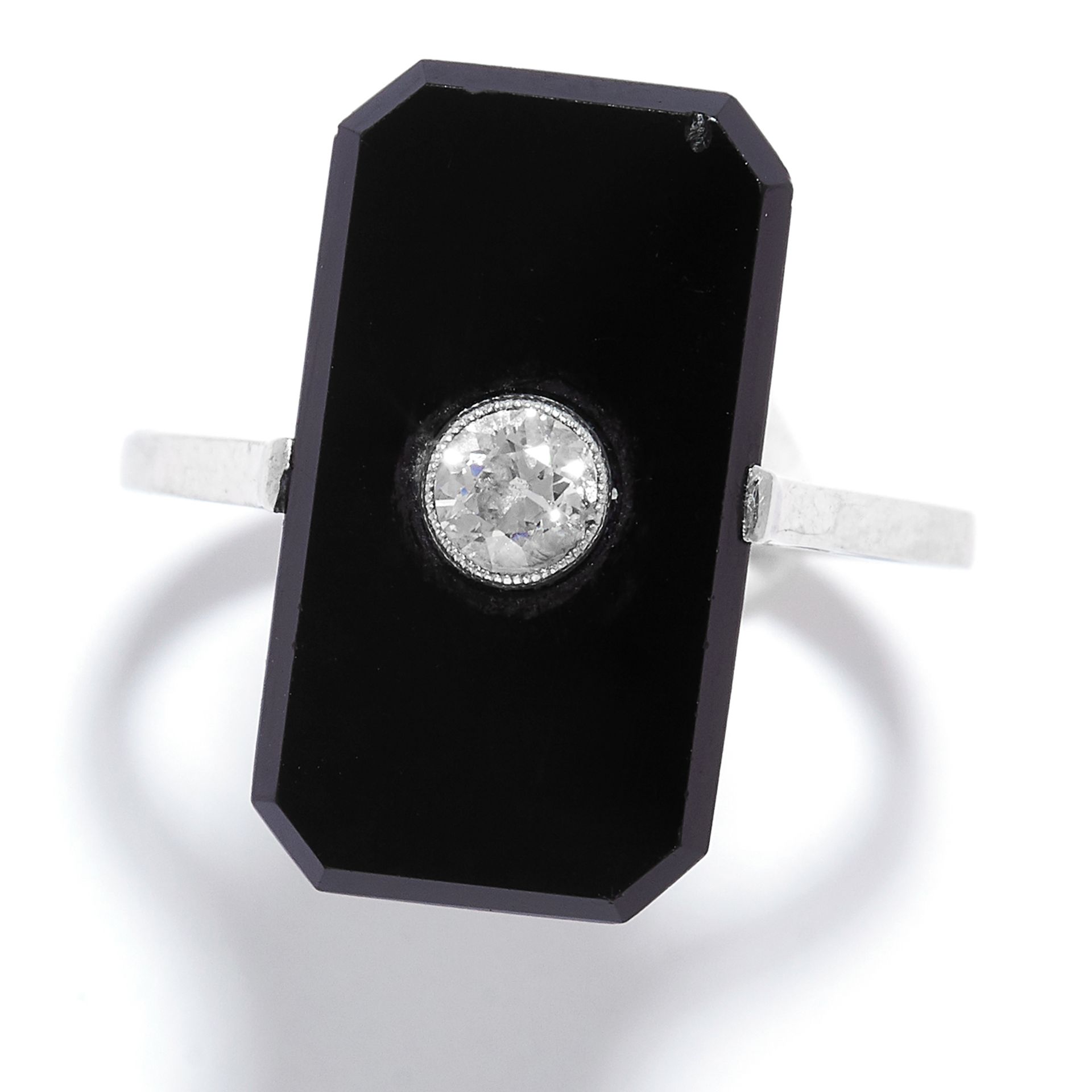 ANTIQUE ONYX AND DIAMOND RING in 18ct white gold, comprising of a polished onyx set with a round cut