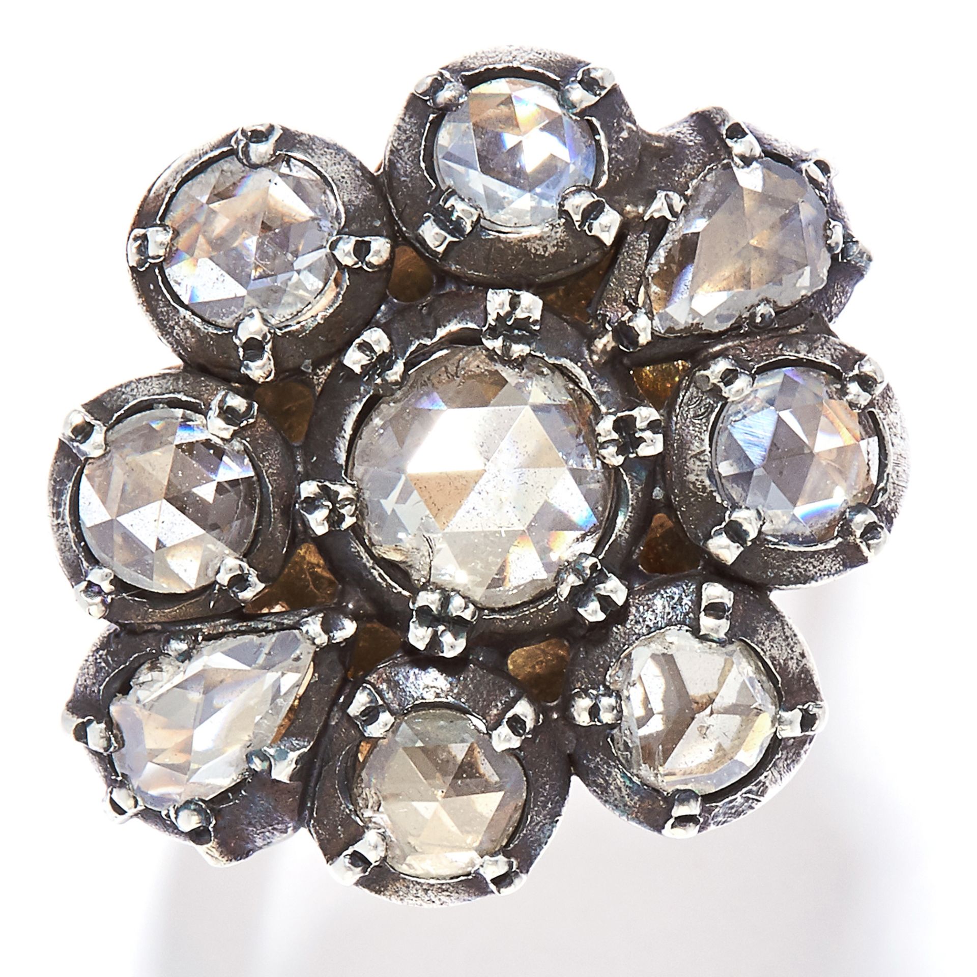 ANTIQUE DIAMOND CLUSTER RING, 19TH CENTURY in yellow gold and silver, set with a cluster of nine