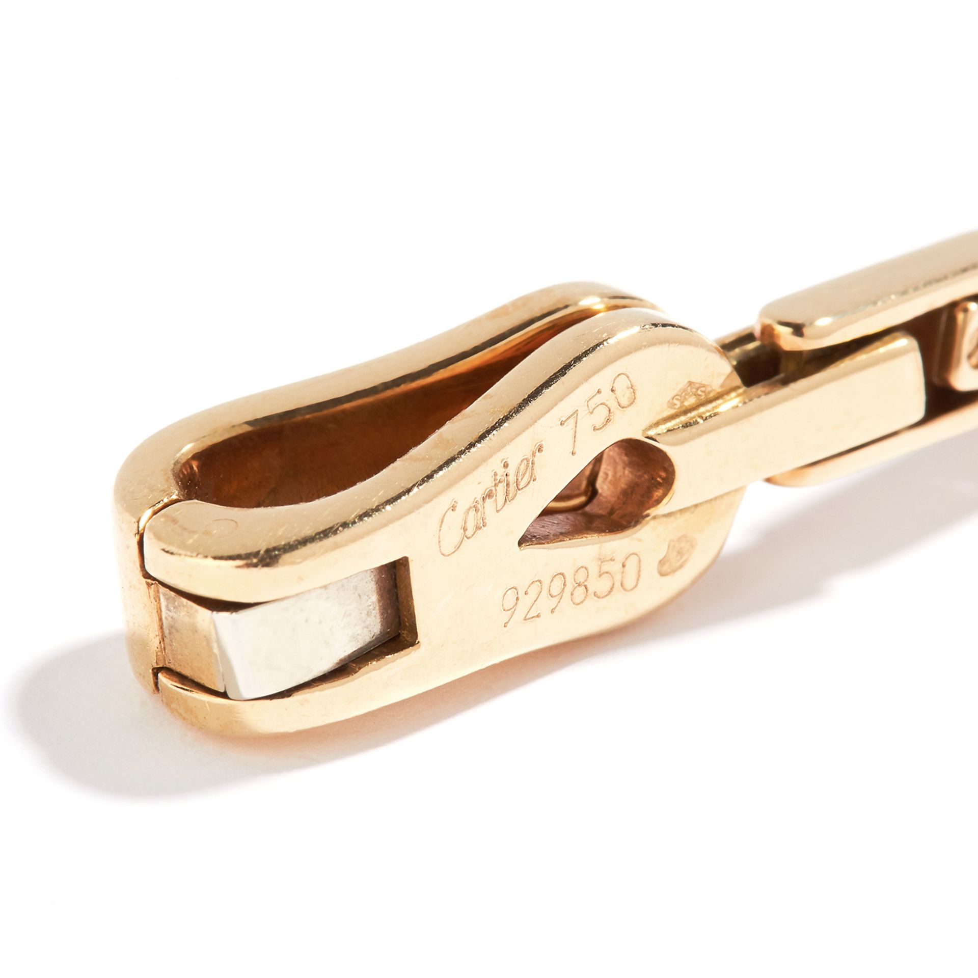 AGRAFE BRACELET, CARTIER in 18ct yellow gold, the alternating rectangular links with circle and loop - Bild 2 aus 2