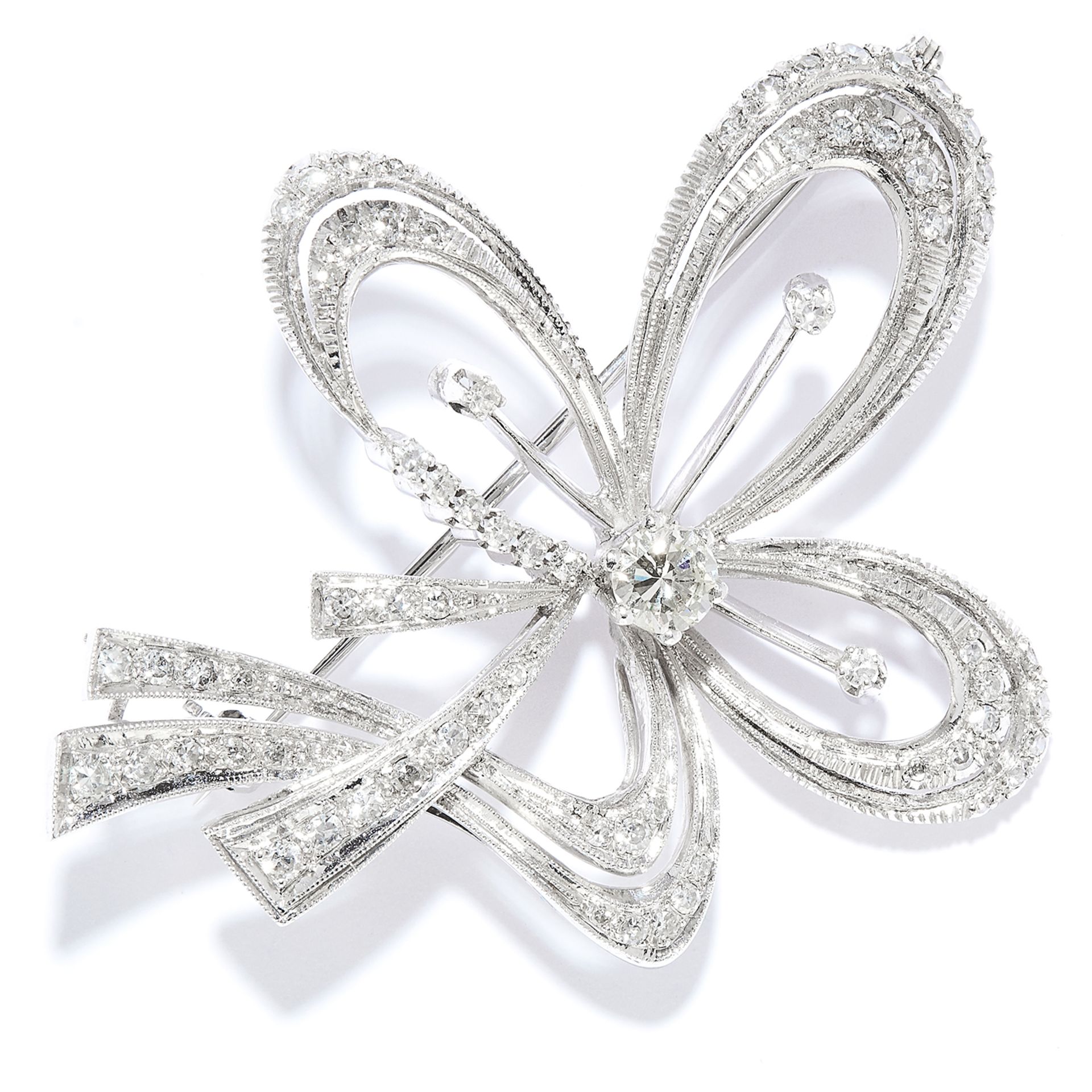 DIAMOND RIBBON BROOCH in 18ct white gold, designed as a ribbon and bow motif, set with a central