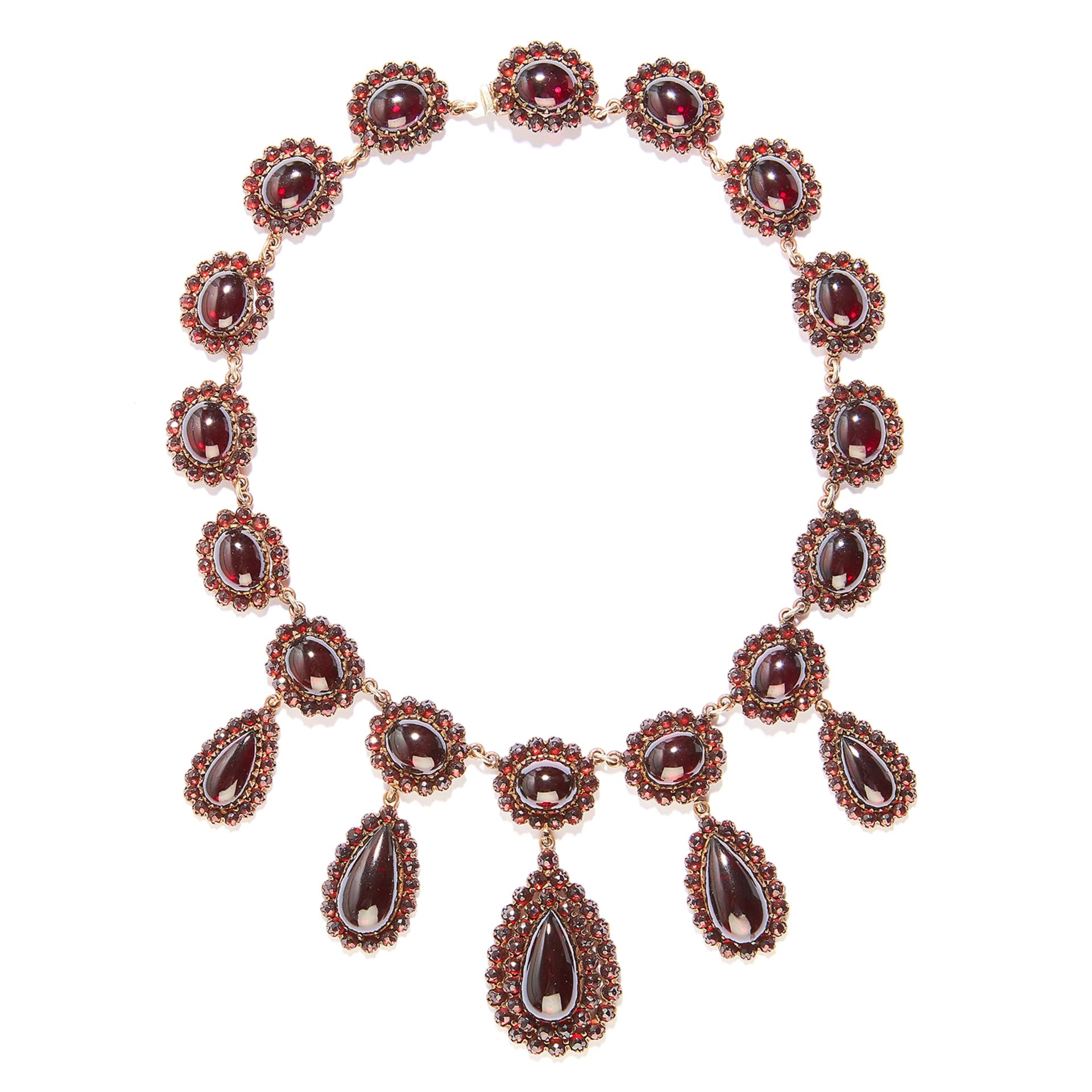 ANTIQUE GARNET NECKLACE AND EARRING SUITE in yellow gold, comprising of links of cabochon garnet
