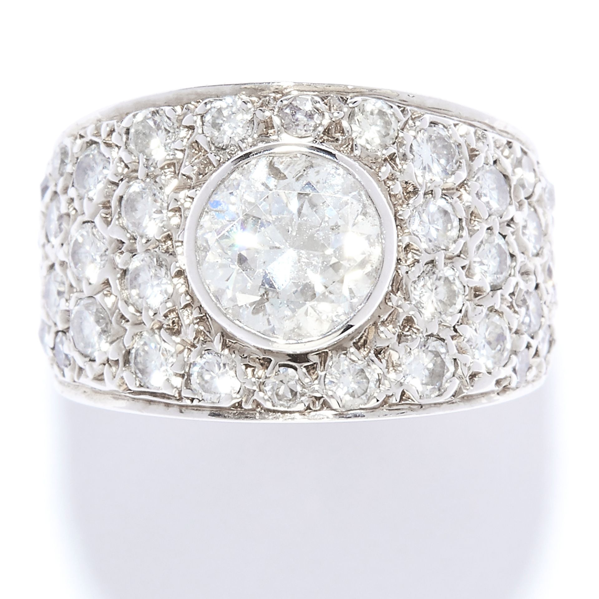 DIAMOND DRESS RING in 18ct white gold, set with a round cut diamond of approximately 1.40 carats