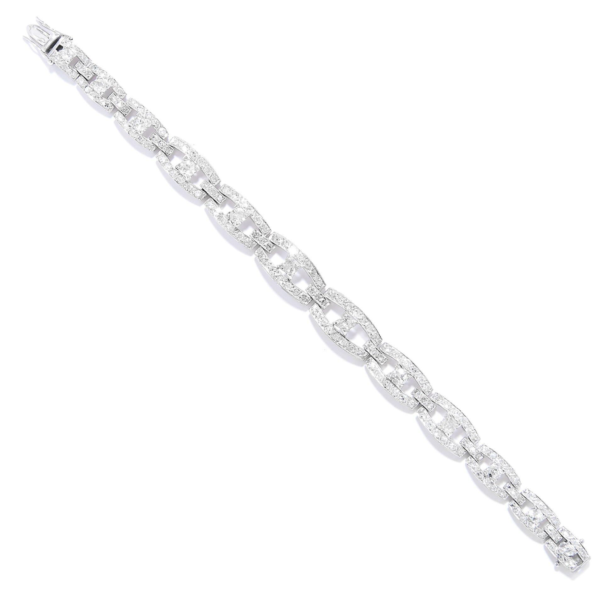 DIAMOND BRACELET, CIRCA 1950 in white gold or platinum, in Art Deco style, set with round and old