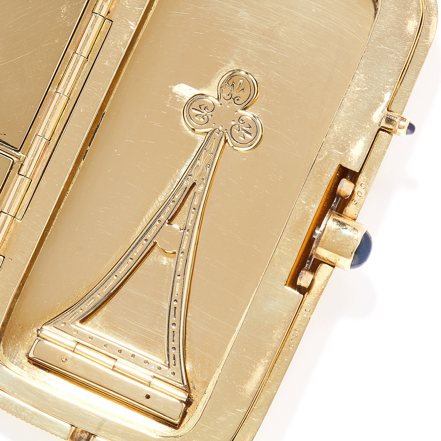 ANTIQUE SAPPHIRE COMPACT, CARTIER in 18ct yellow gold, in textured gold design with gold chain, - Image 2 of 3