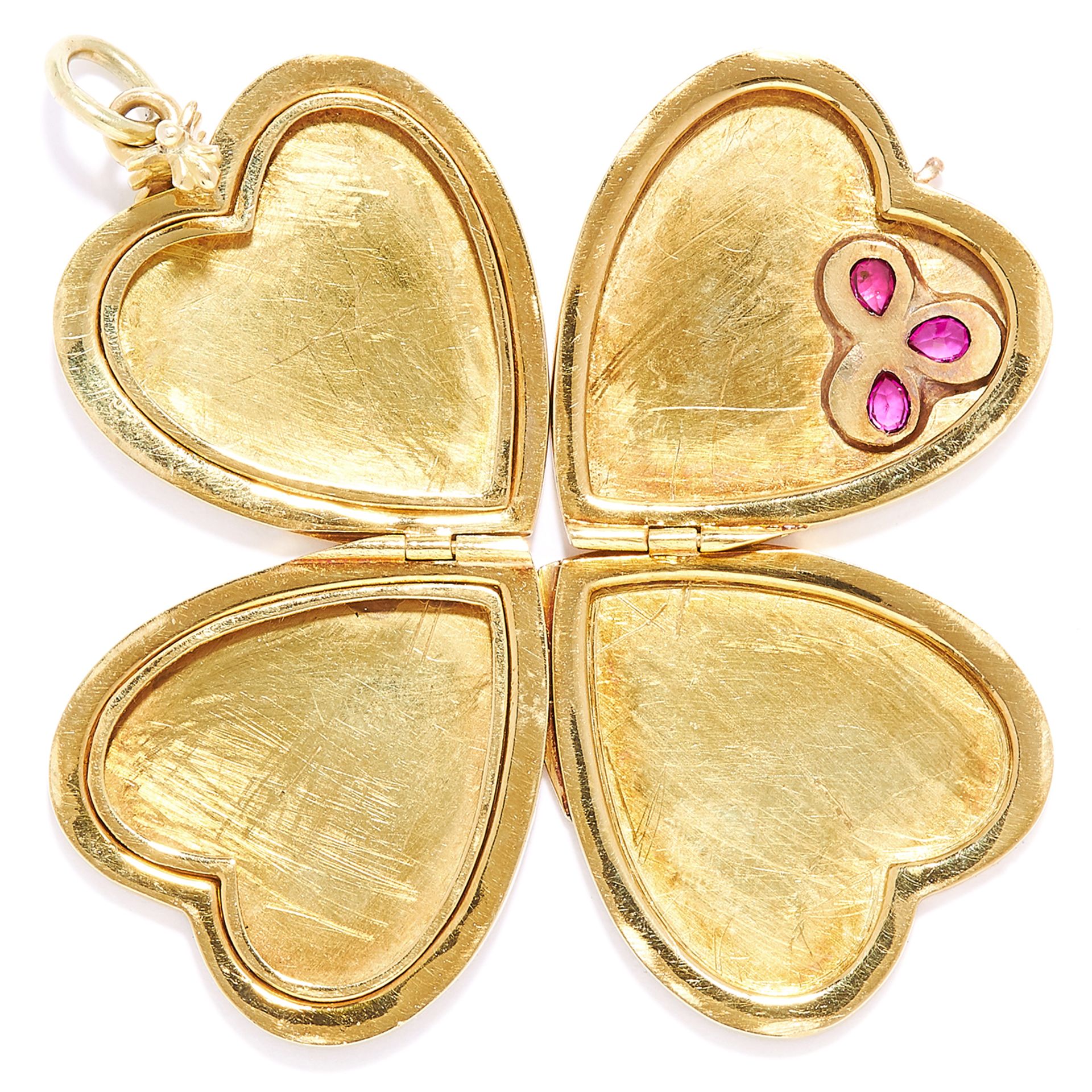 ANTIQUE RUBY CLOVER LOCKET PENDANT in high carat yellow gold, in heart form, set with three pear cut - Bild 2 aus 2