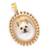 ANTIQUE ESSEX CRYSTAL DOG PENDANT in high carat yellow, set with a reverse intaglio of a dog,