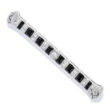 DIAMOND AND ENAMEL BAR BROOCH in white gold or platinum, in Art Deco design set with alternating