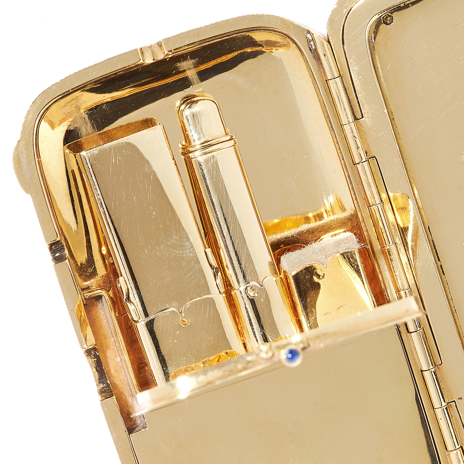 ANTIQUE SAPPHIRE COMPACT, CARTIER in 18ct yellow gold, in textured gold design with gold chain, - Image 3 of 3