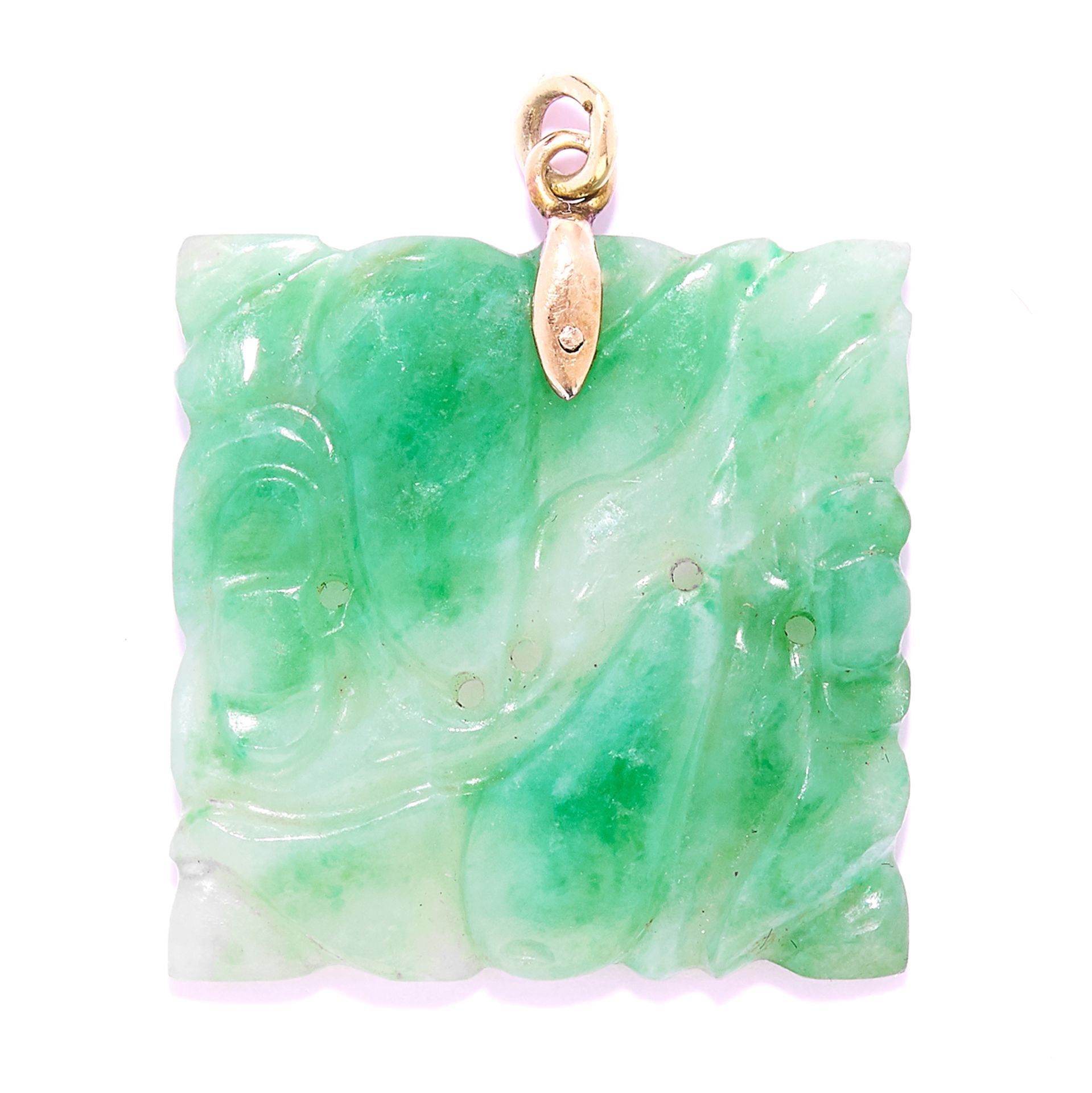 CHINESE JADEITE JADE PENDANT in yellow gold, the square carved piece of jade with gold bail,