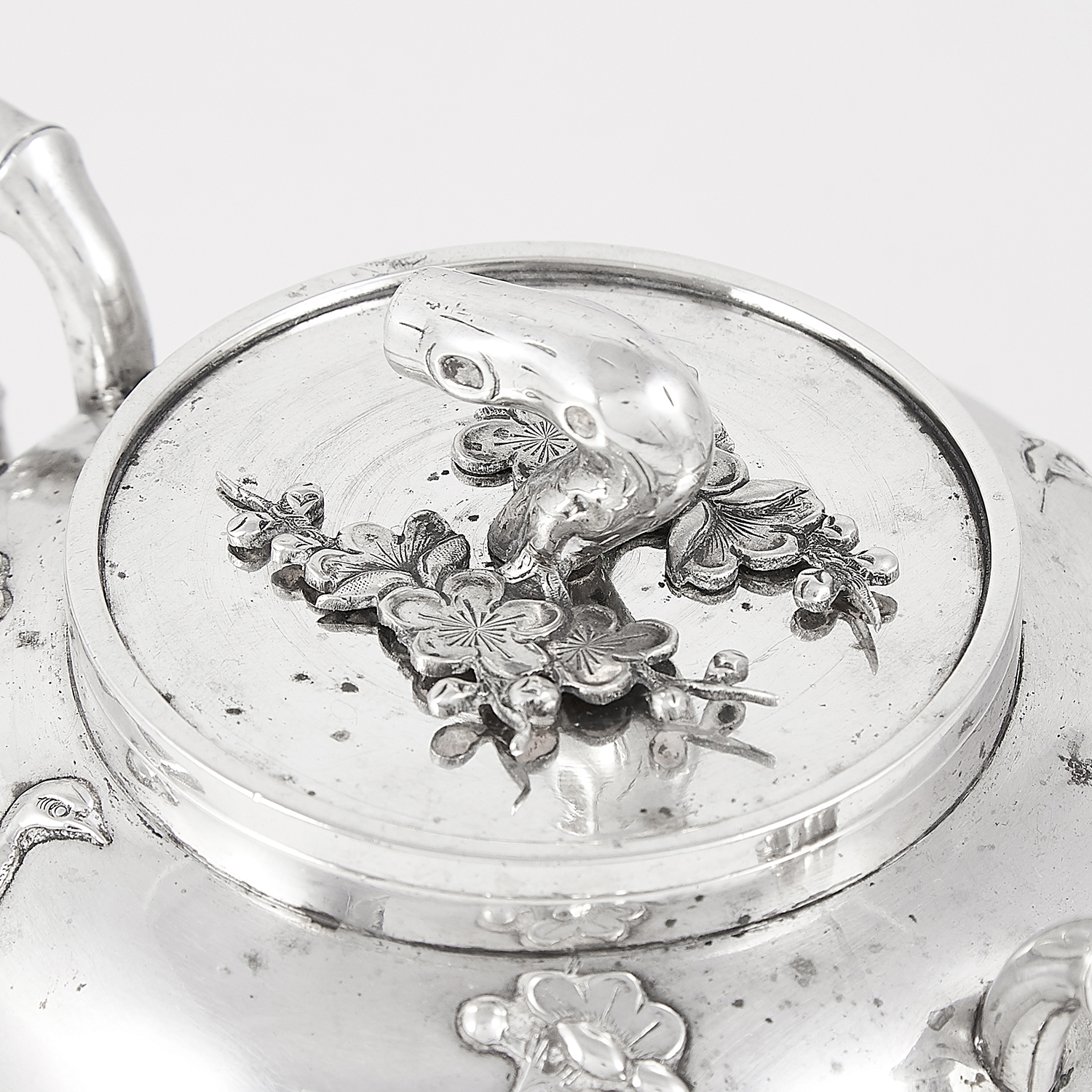 ANTIQUE CHINESE EXPORT SILVER TEAPOT AND SUGAR BOWL, HUNG CHONG CIRCA 1900 the rounded bodies with - Image 6 of 6