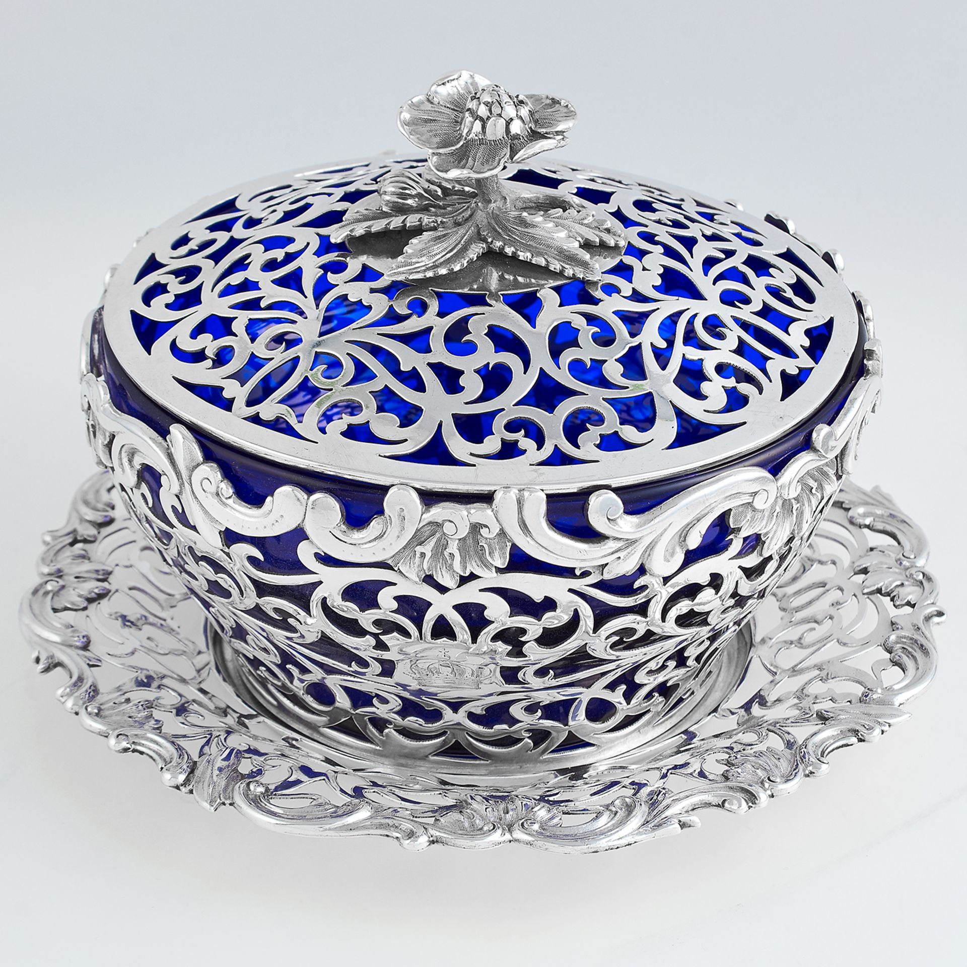 ANTIQUE VICTORIAN STERLING SILVER AND GLASS BUTTER DISH, JOHN FIGG LONODN 1840 the circular blue - Bild 2 aus 3