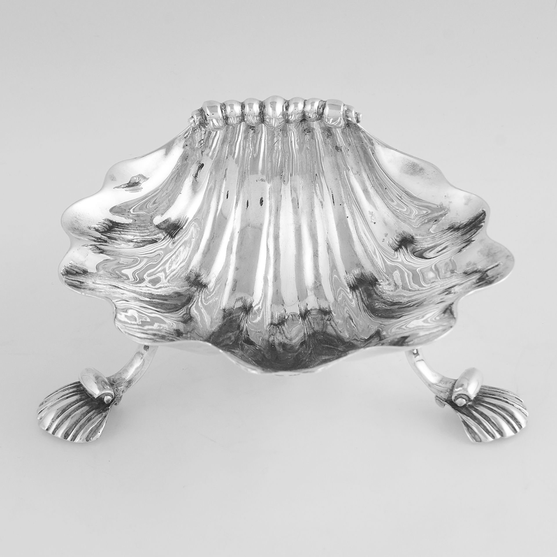 PAIR OF ANTIQUE GEORGE IV STERLING SILVER SHELL DISHES, C & J FRY, LONDON 1823 each designed as a - Bild 2 aus 2