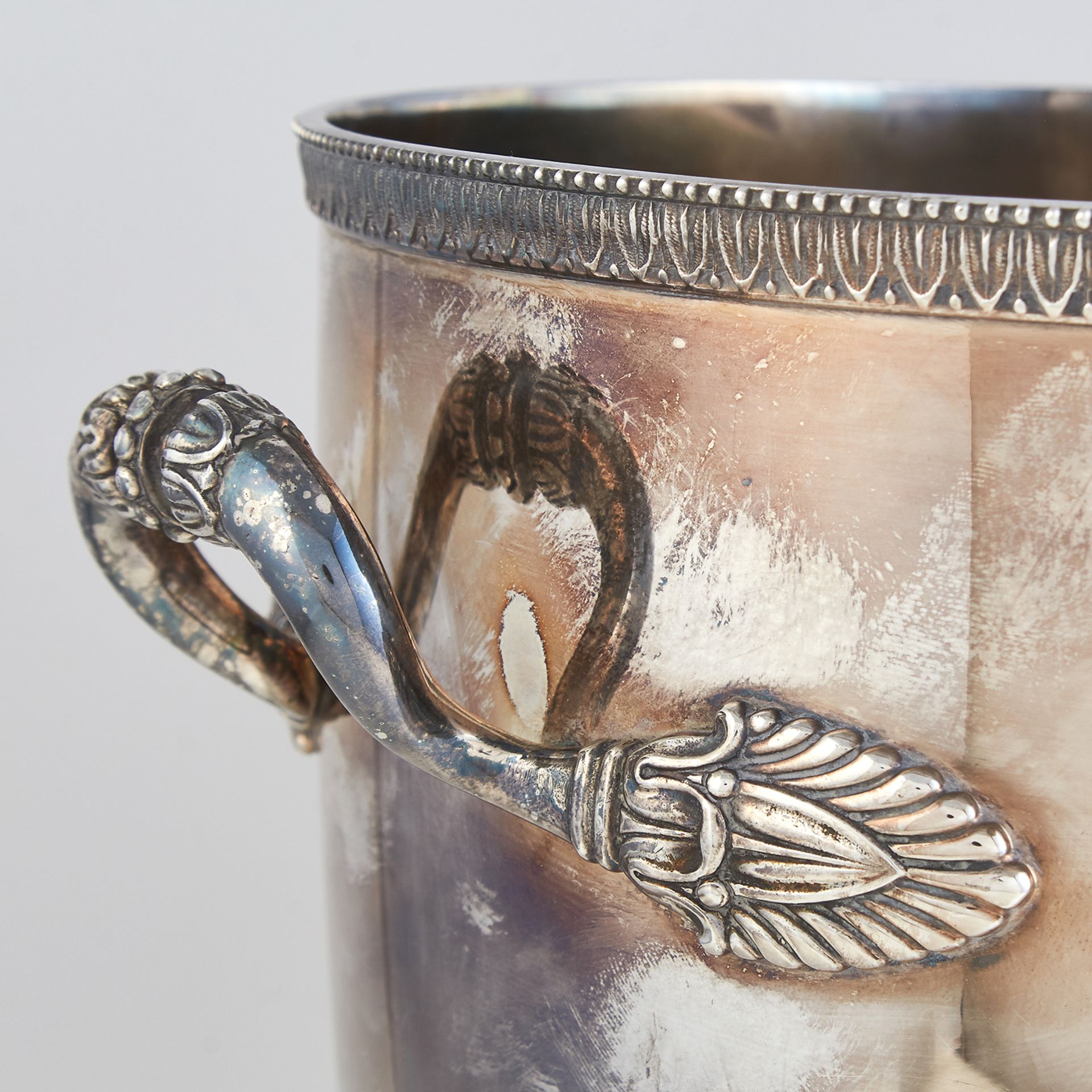 VINTAGE ITALIAN SILVER WINE COOLER BY CALDERONI, CIRCA 1960 the tapering body in plain design, - Bild 3 aus 4