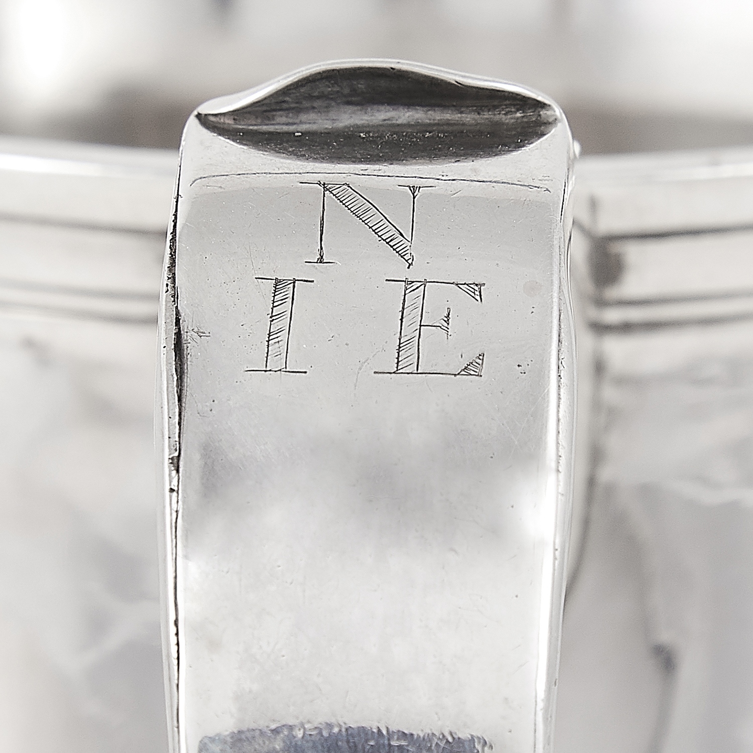 ANTIQUE GEORGE III STERLING SILVER PINT MUG, JOHN LANGLANDS, NEWCASTLE 1769 the tapering body on a - Image 3 of 3