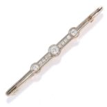 ANTIQUE ART DECO DIAMOND BAR BROOCH in 15ct yellow gold and platinum, set with a row of old cut