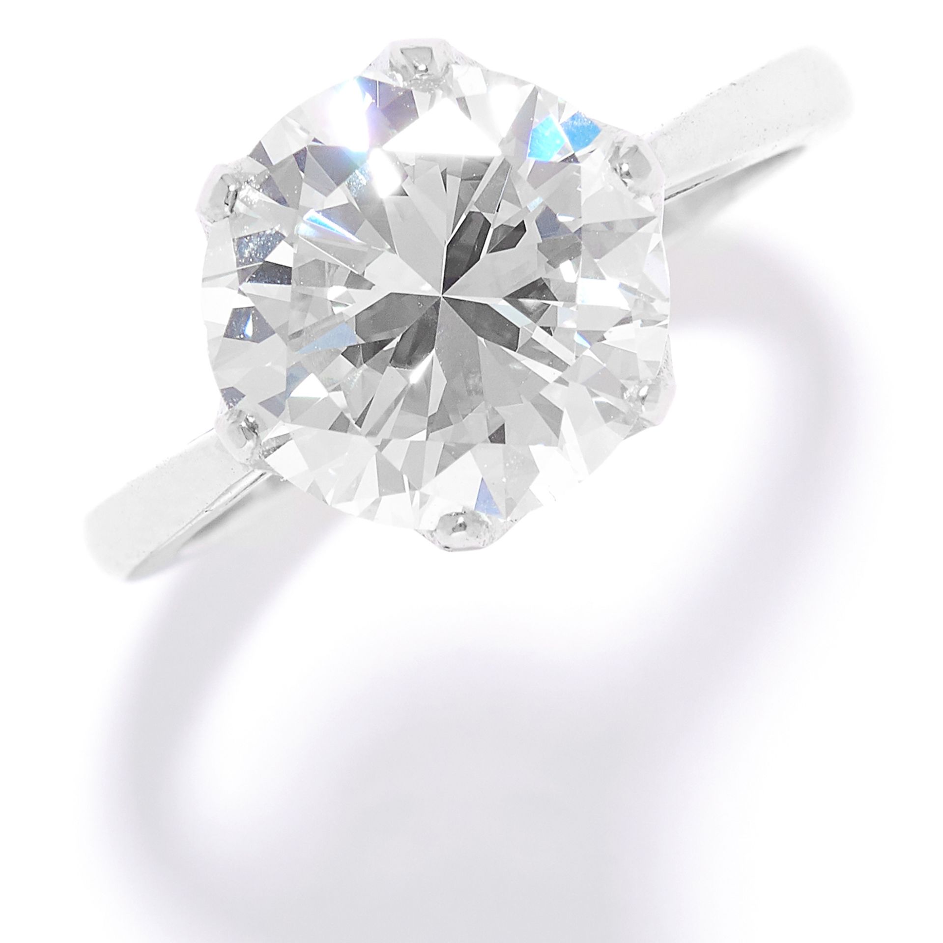 4.03 CARAT SOLITAIRE DIAMOND RING in platinum, set with a round brilliant cut diamond of 4.03