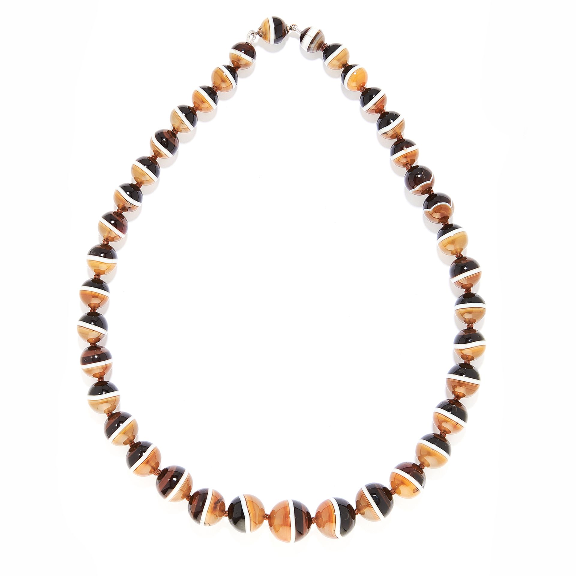 BANDED AGATE BEAD NECKLACE comprising of a single row of a single row of banded agate beads