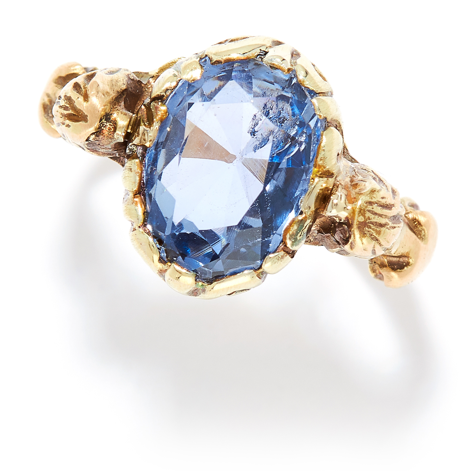 ANTIQUE CEYLON NO HEAT SAPPHIRE RING in high carat yellow gold, set with an oval cut sapphire of 4.