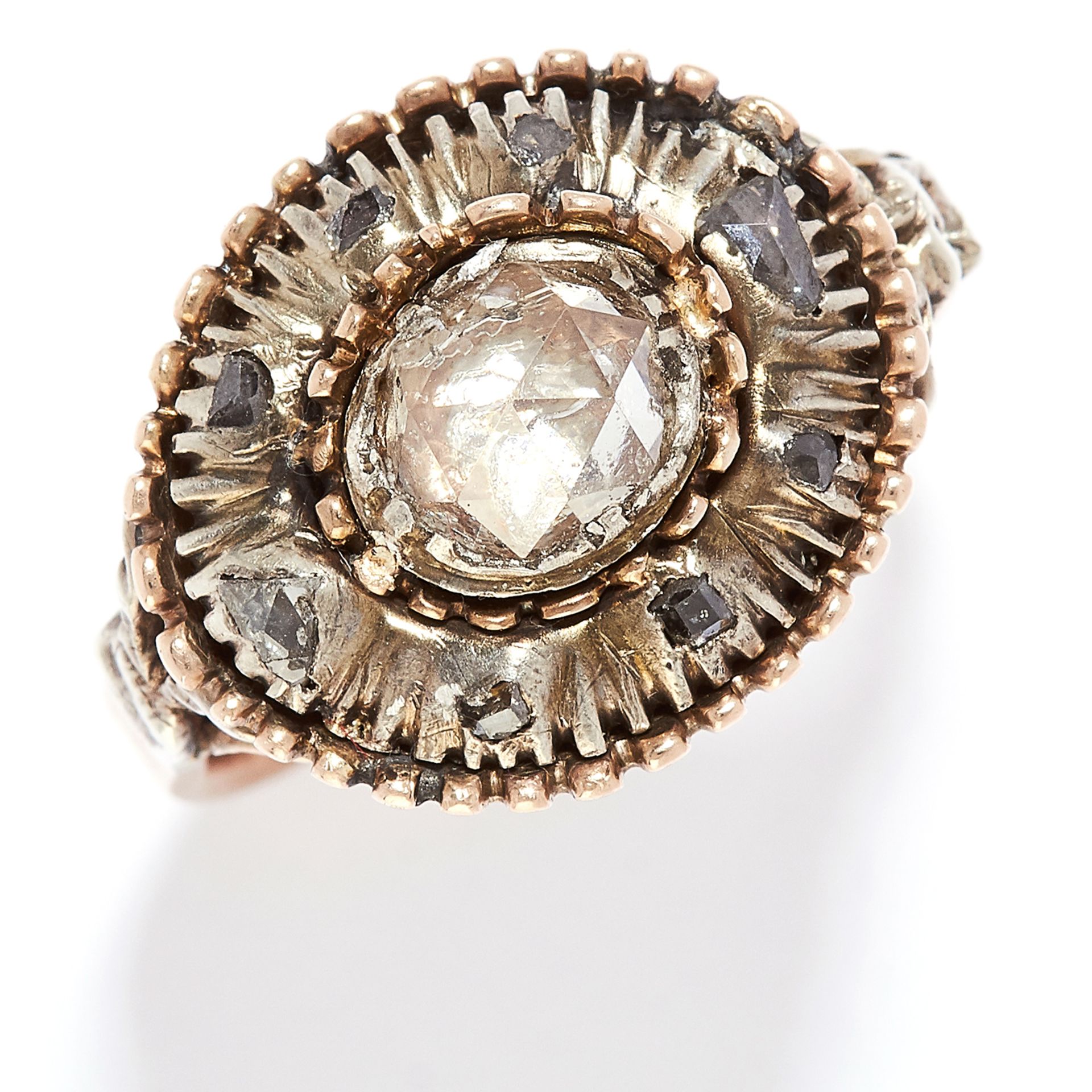 ANTIQUE DIAMOND RING, 19TH CENTURY in yellow gold, the oval face is set with rose cut diamonds,