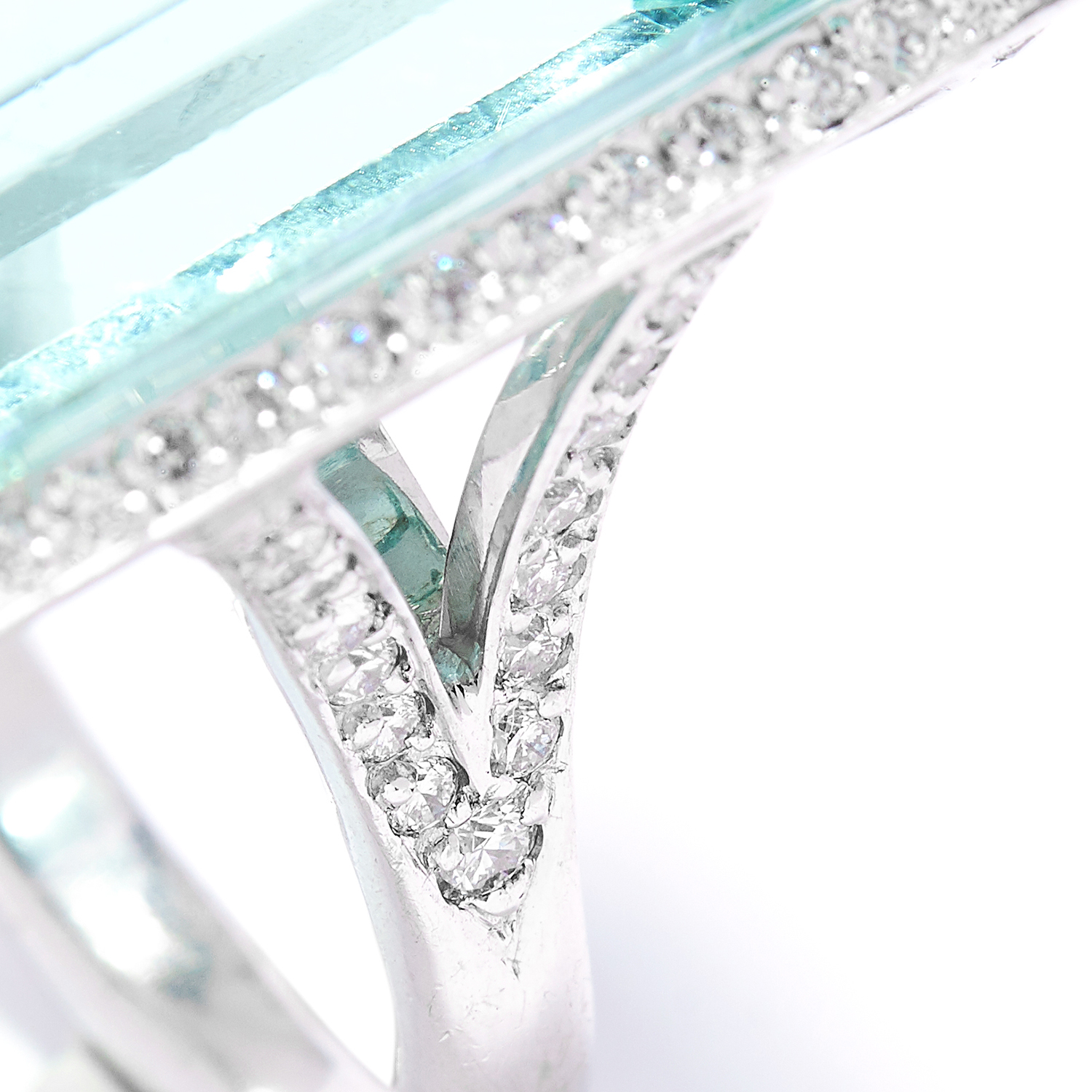 66.00 CARAT AQUAMARINE AND DIAMOND COCKTAIL RING in 18ct white gold, set with an emerald cut - Image 2 of 2