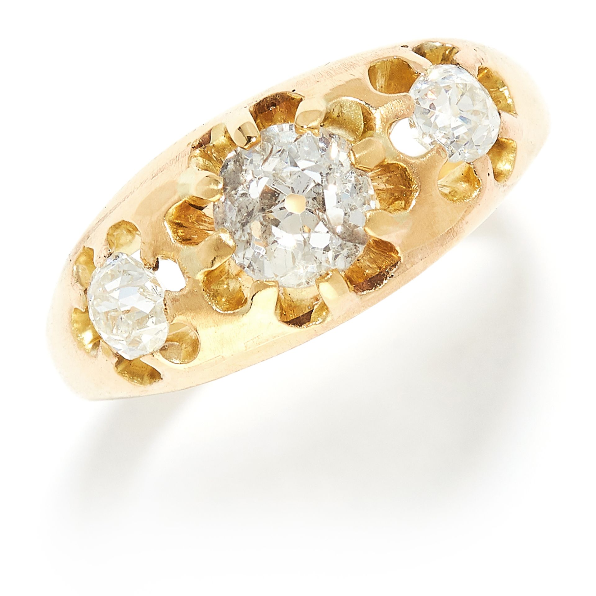 ANTIQUE DIAMOND THREE STONE RING in yellow gold, set with three old cut diamonds totalling