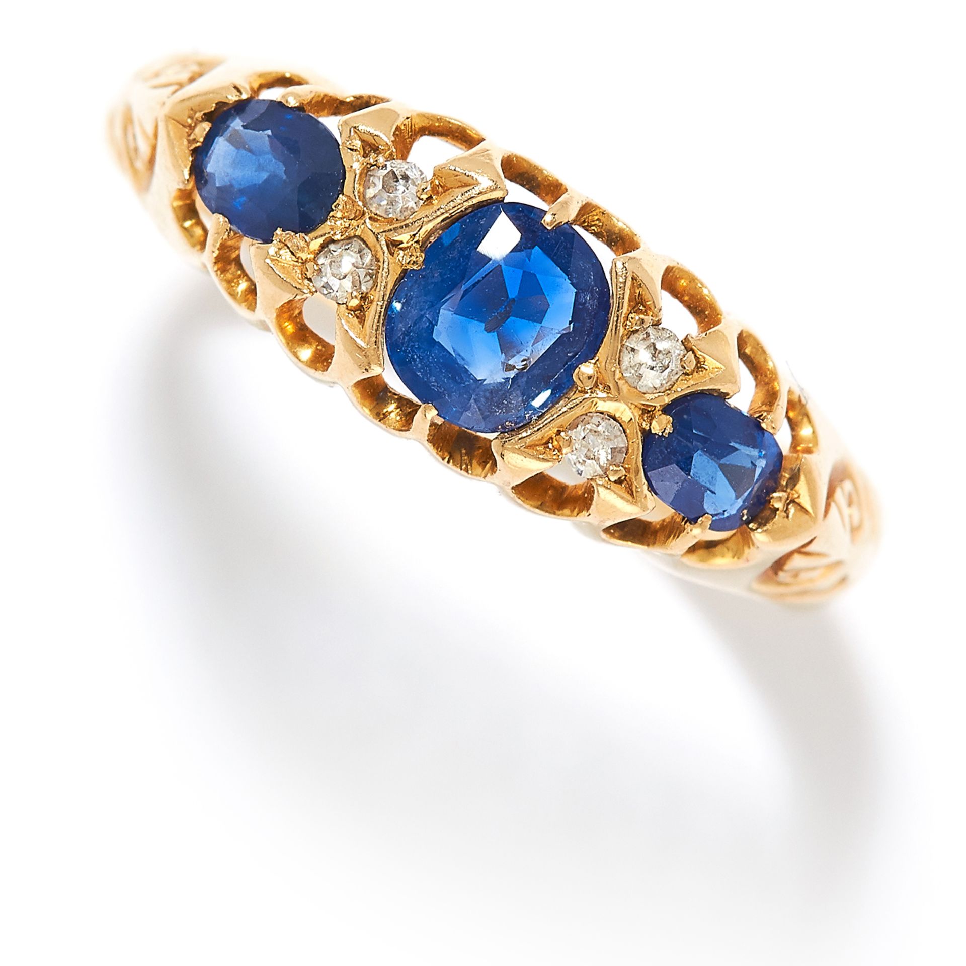 ANTIQUE SAPPHIRE AND DIAMOND RING in 18ct yellow gold, set with a trio of graduated sapphires