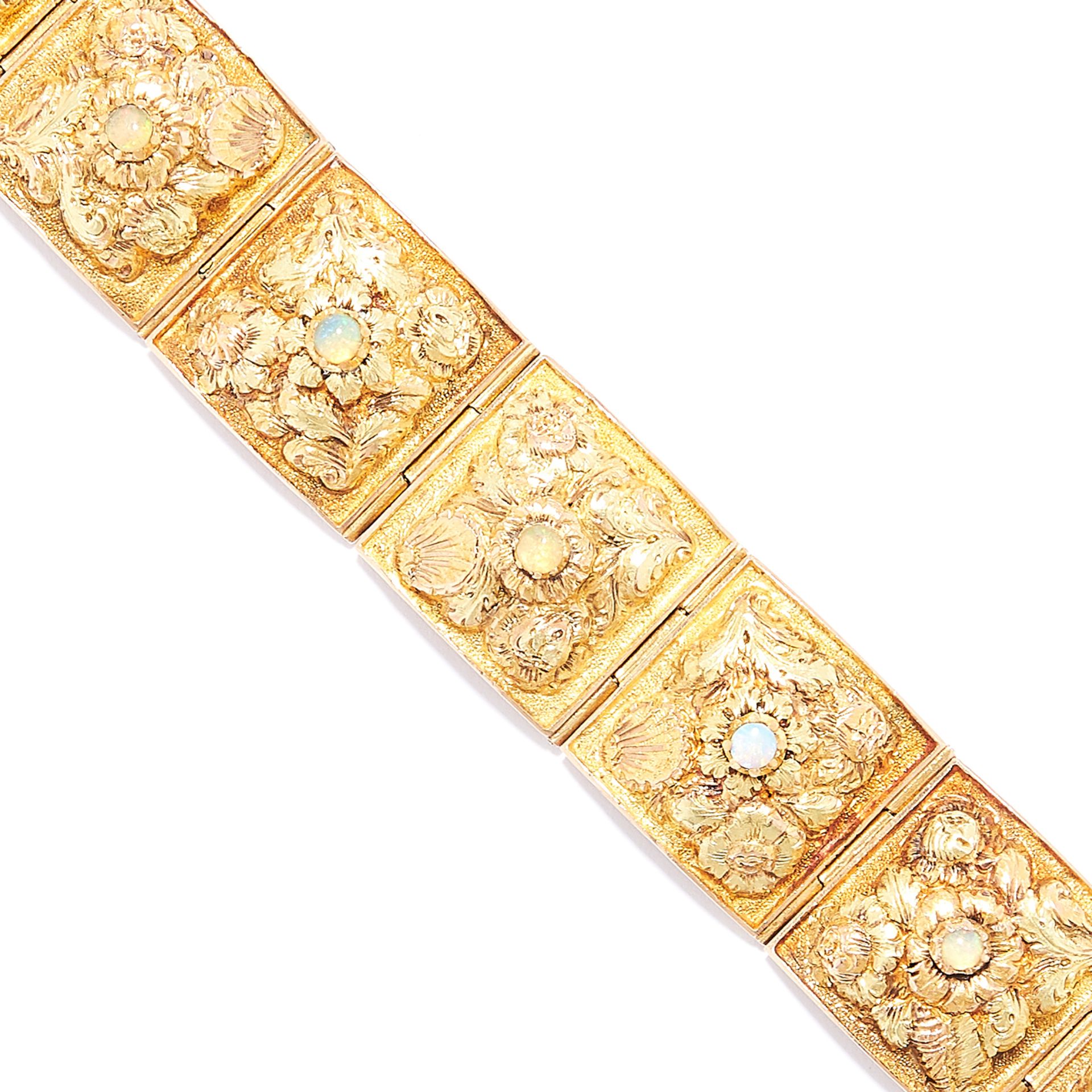 ANTIQUE OPAL BRACELET, EARLY 19TH CENTURY in high carat yellow gold, depicting foliate and shell - Bild 2 aus 2