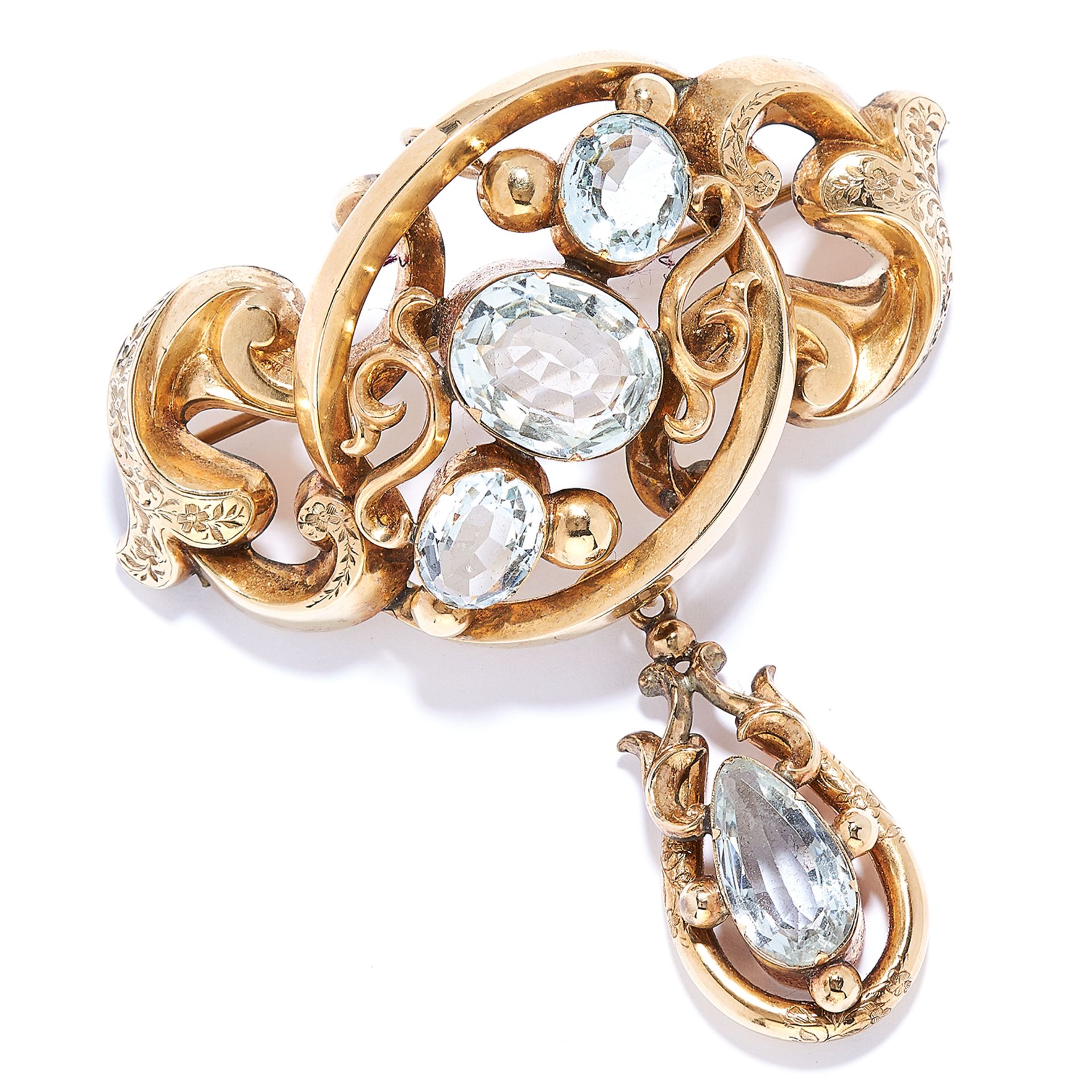 ANTIQUE AQUAMARINE BROOCH / PENDANT, 19TH CENTURY in high carat yellow gold, set with three oval cut