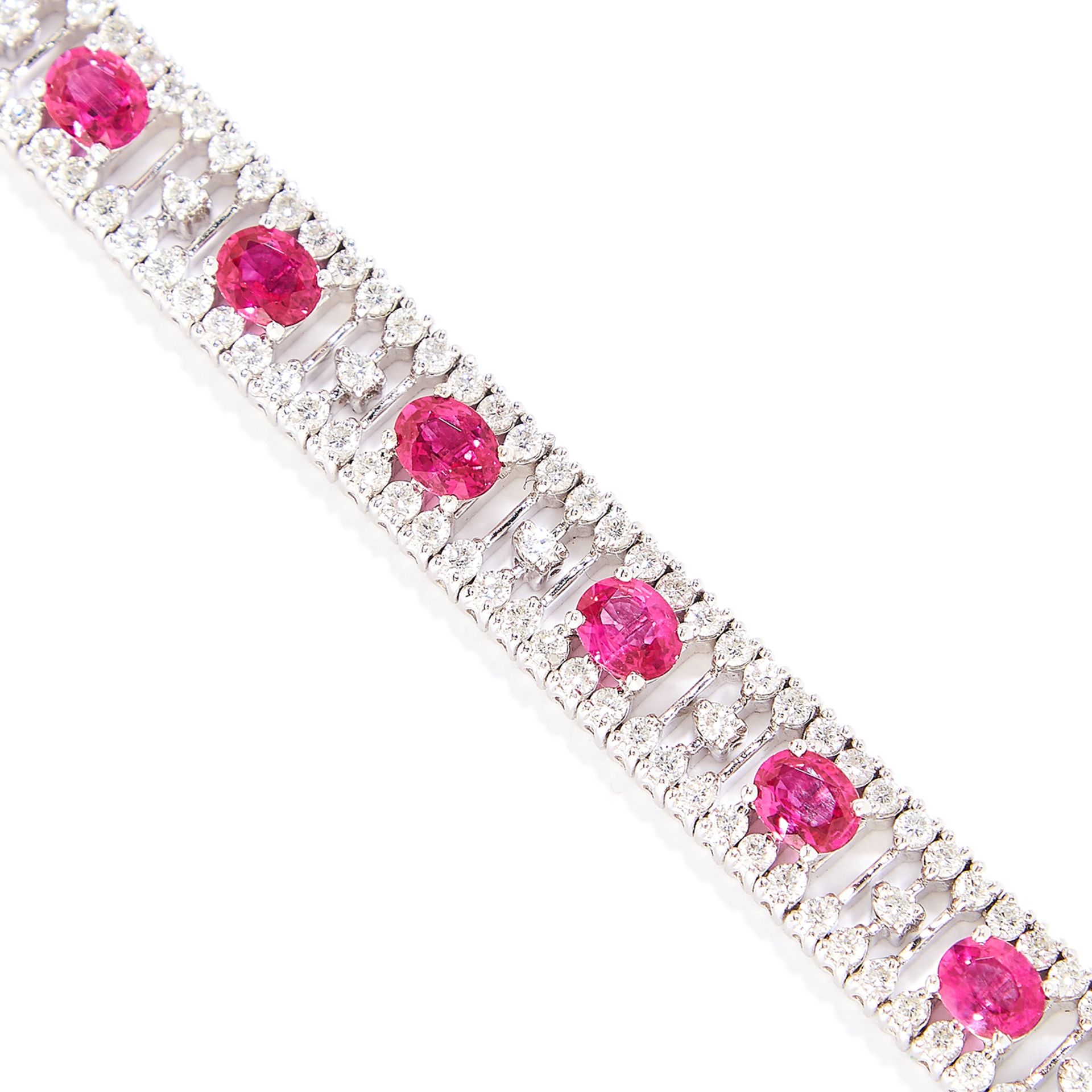 PINK SAPPHIRE AND DIAMOND BRACELET in 18ct white gold, comprising of oval cut pink sapphires - Bild 2 aus 2