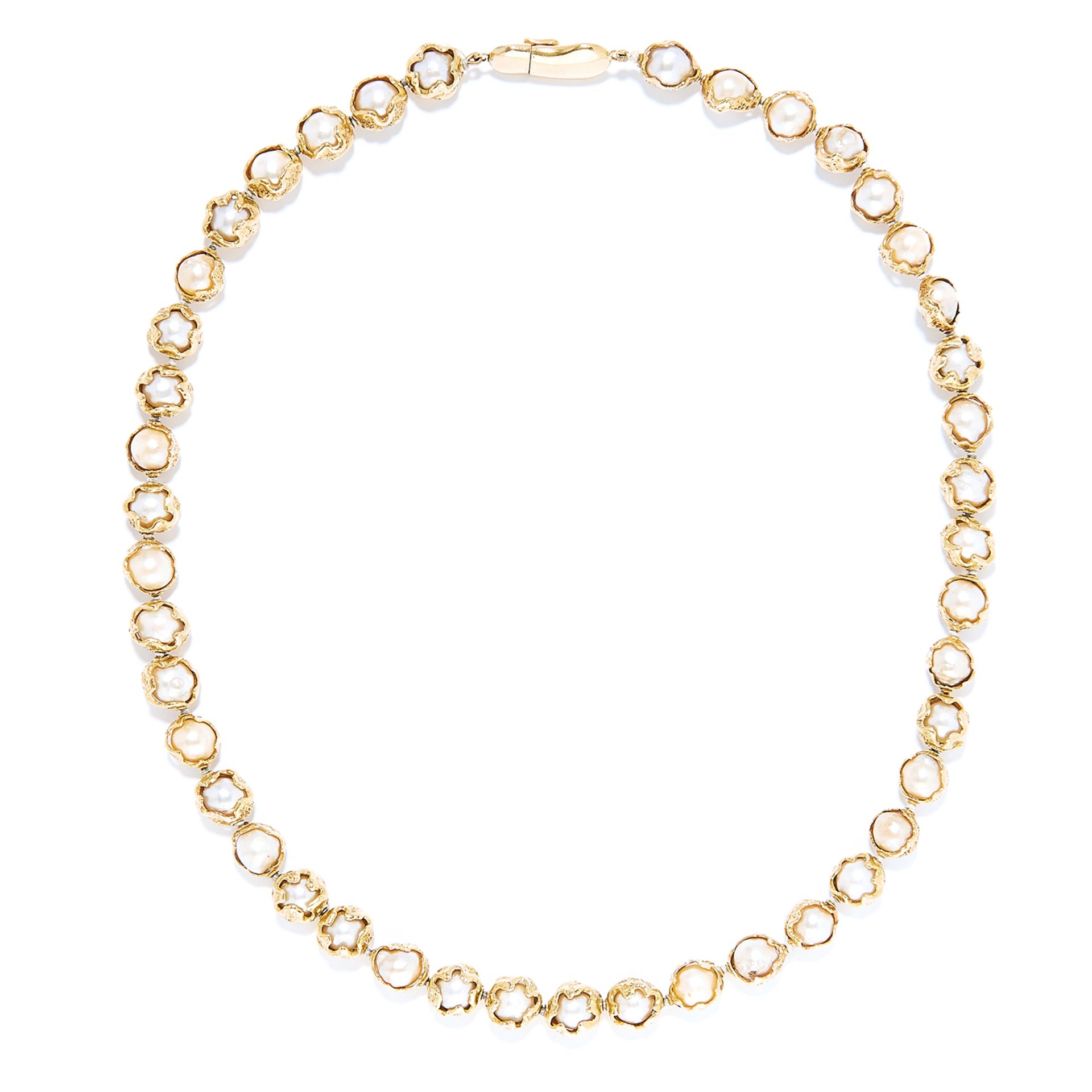 PEARL BEAD NECKLACE, CHARLES DE TEMPLE, 1957 in 18ct yellow gold, comprising of a single row of