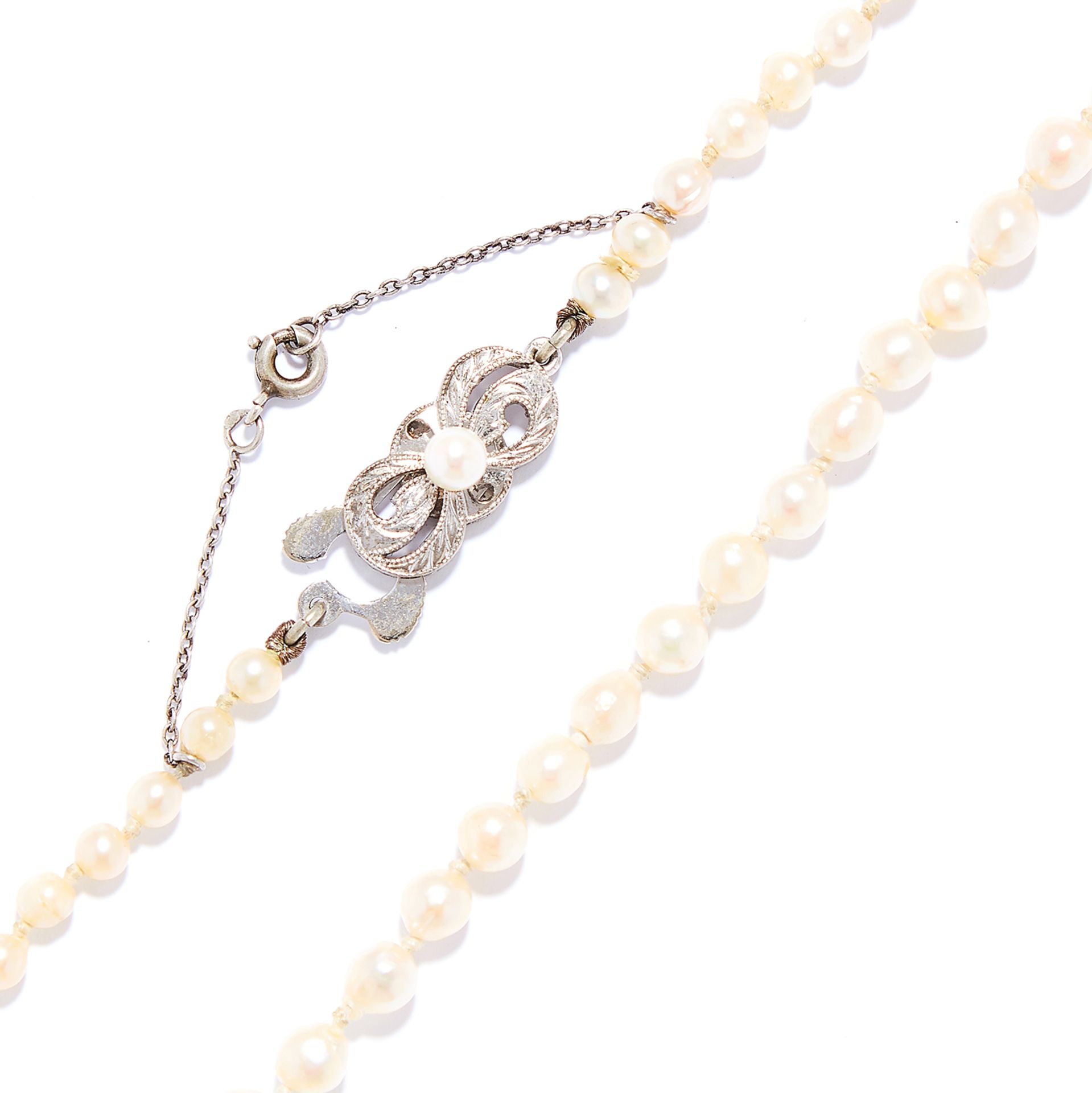 PEARL NECKLACE in 14ct white gold, comprising of a single strand of pearl beads, stamped K14, 156cm, - Bild 2 aus 2