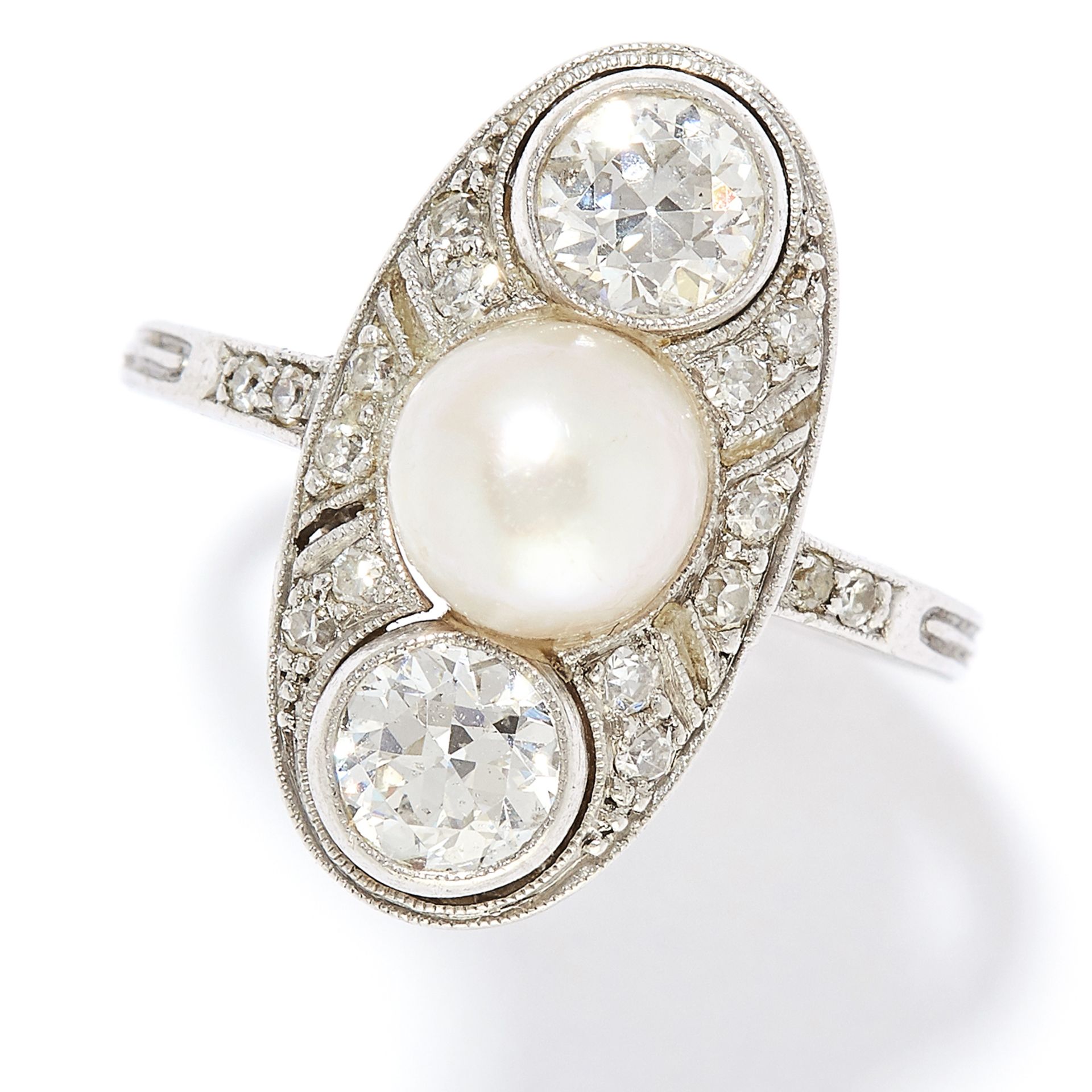 ANTIQUE ART DECO PEARL AND DIAMOND RING in white gold or platinum, set with a pearl and rose and