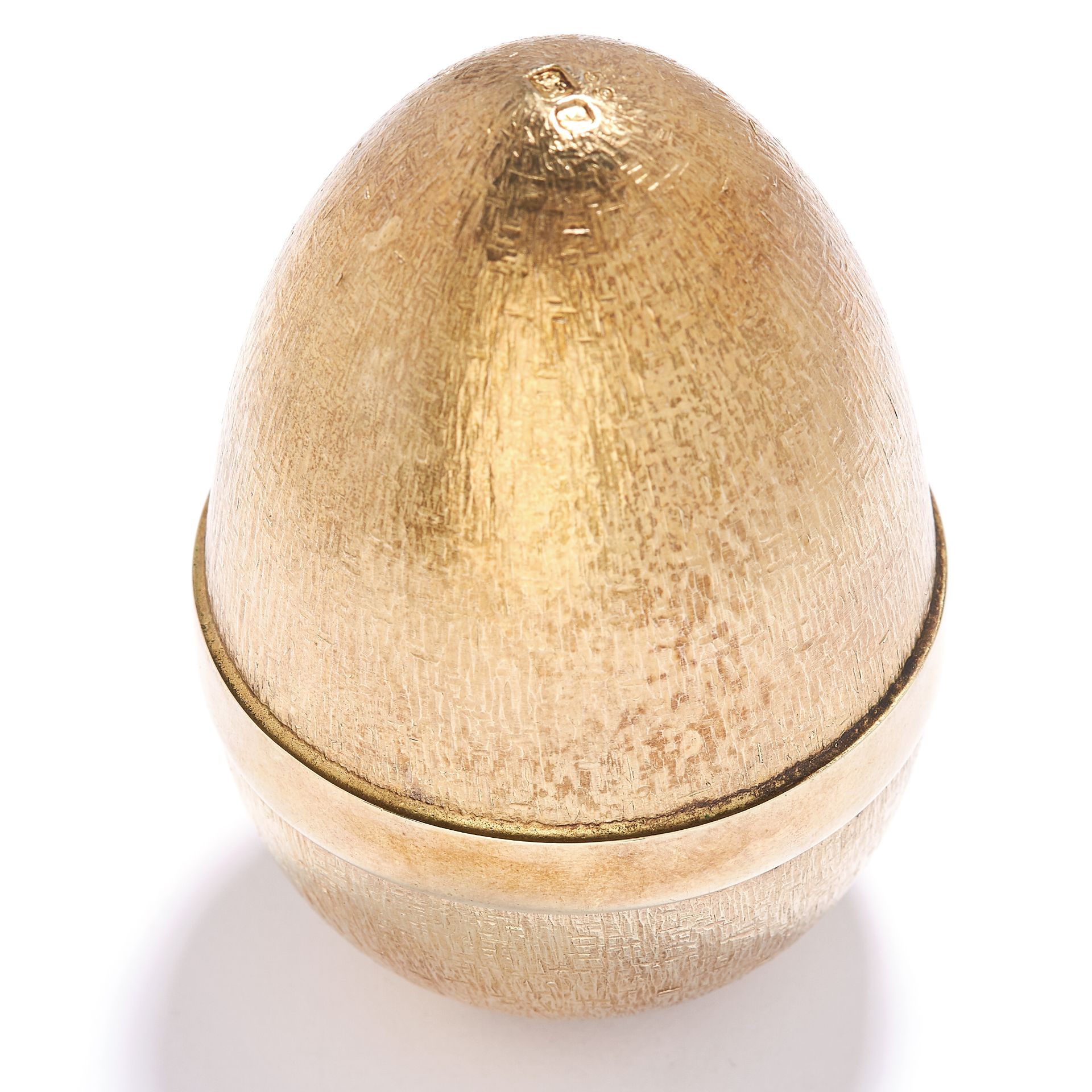 NOVELTY SURPRISE EASTER EGG, STUART DEVLIN, 1983 in silver gilt, the shell opens to reveal a chicken