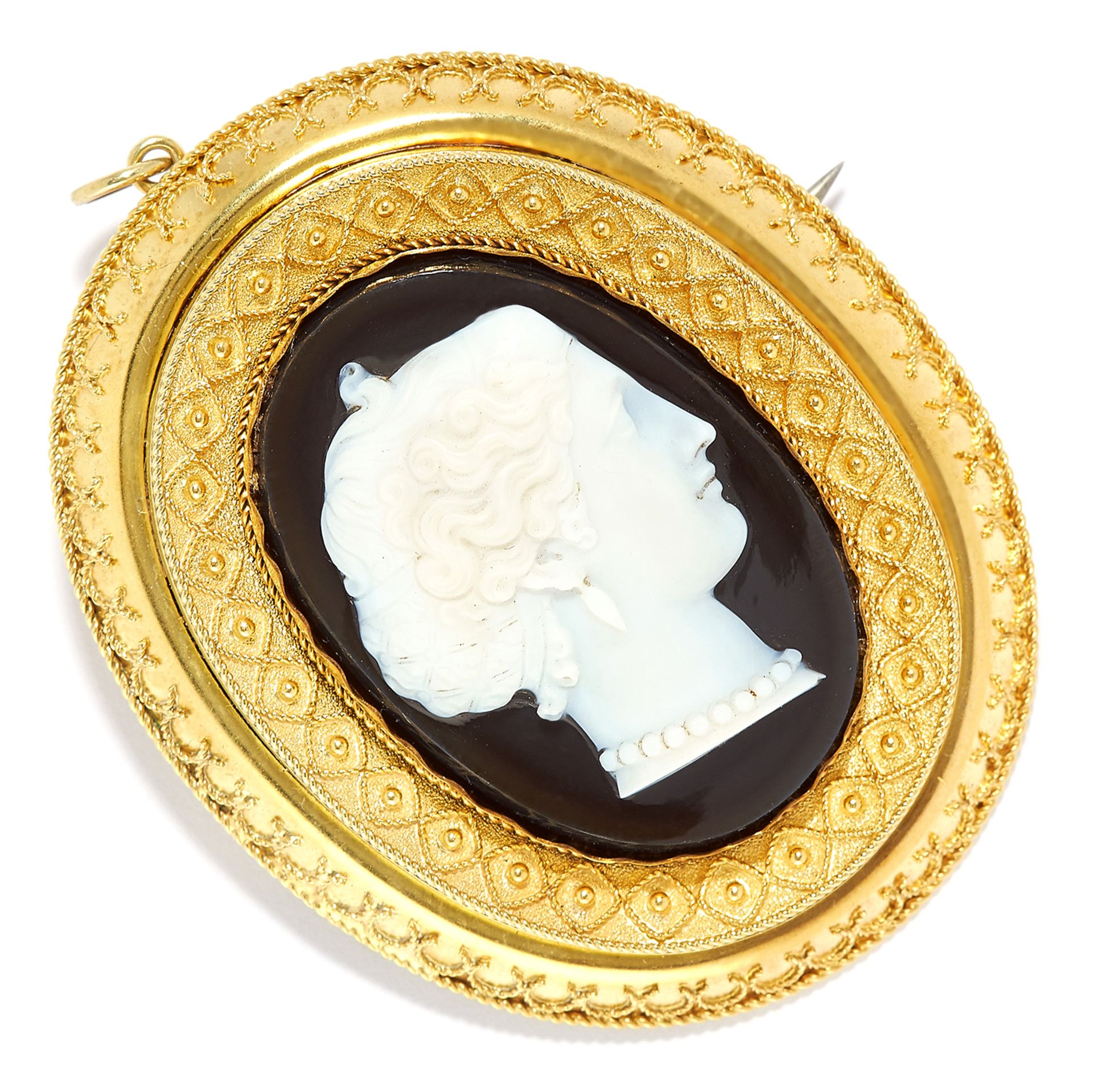 ANTIQUE CARVED CAMEO BROOCH / PENDANT in high carat yellow gold, comprising of a carved cameo