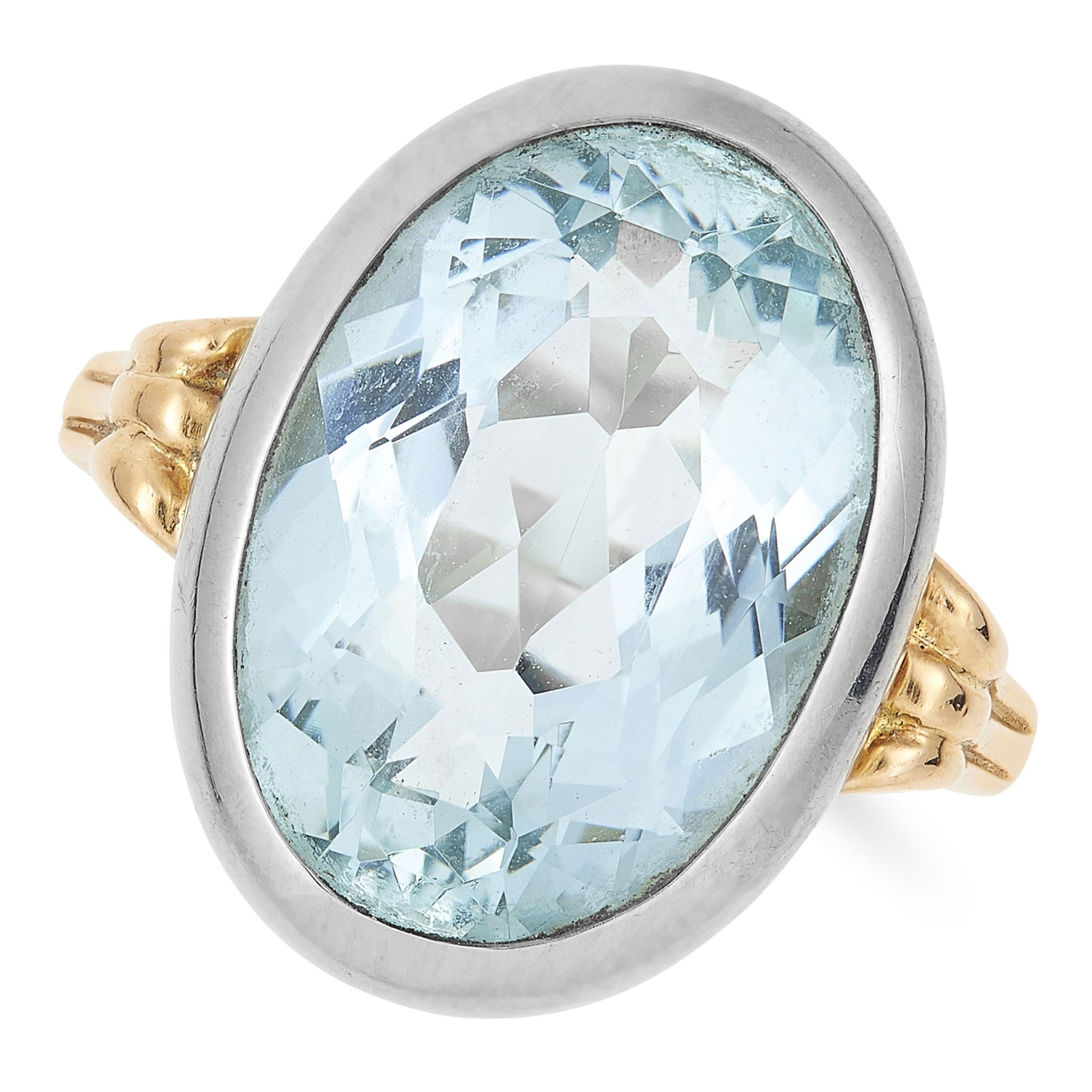 6.77 CARAT AQUAMARINE RING in gold, set with oval cut aquamarine of approximately 6.77 carats,