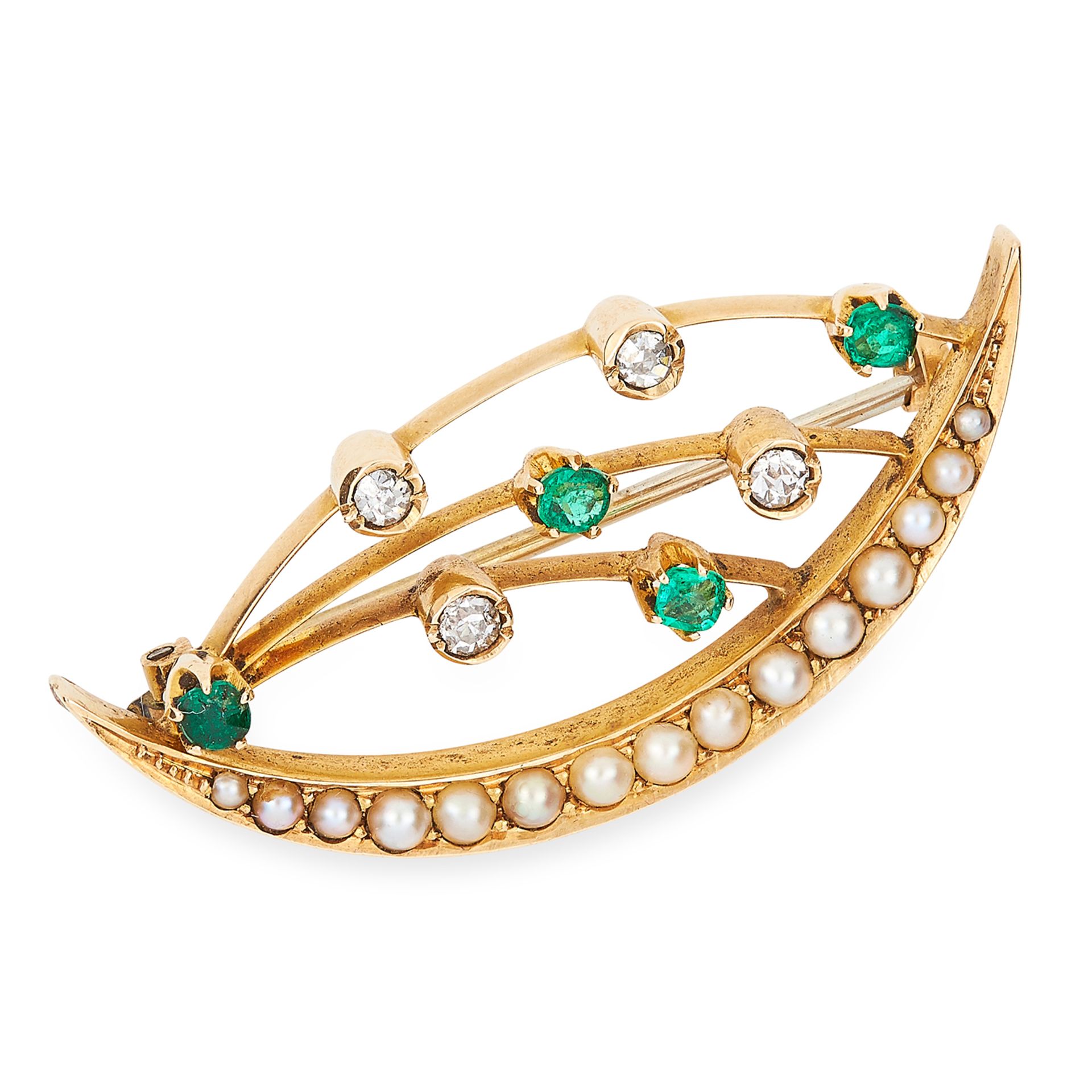 DIAMOND, EMERALD AND PEARL BROOCH in high carat yellow gold, set with round cut emeralds, diamonds