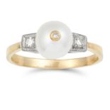 PEARL AND DIAMOND RING in yellow gold, in Art Deco style set with a pearl and round cut diamonds,