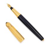 ROADSTER FOUNTAIN PEN, CARTIER set with onyx, 14.5cm, 59.1g.