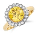 2.36 CARAT YELLOW DIAMOND CLUSTER RING in yellow gold, set with a round cut diamond of approximately