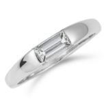 DIAMOND RING set with an emerald cut diamond, size P / 7.5, 6.5g.