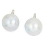 PEARL EARRINGS each suspending a pearl of 18.5mm, 2.3cm, 19.5g.