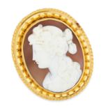 ANTIQUE CAMEO BROOCH, in an oval border, 4.8cm, 12.4g.