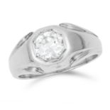 0.90 CARAT DIAMOND RING set with a round cut diamond of approximately 0.90 carats, size N / 7, 8.