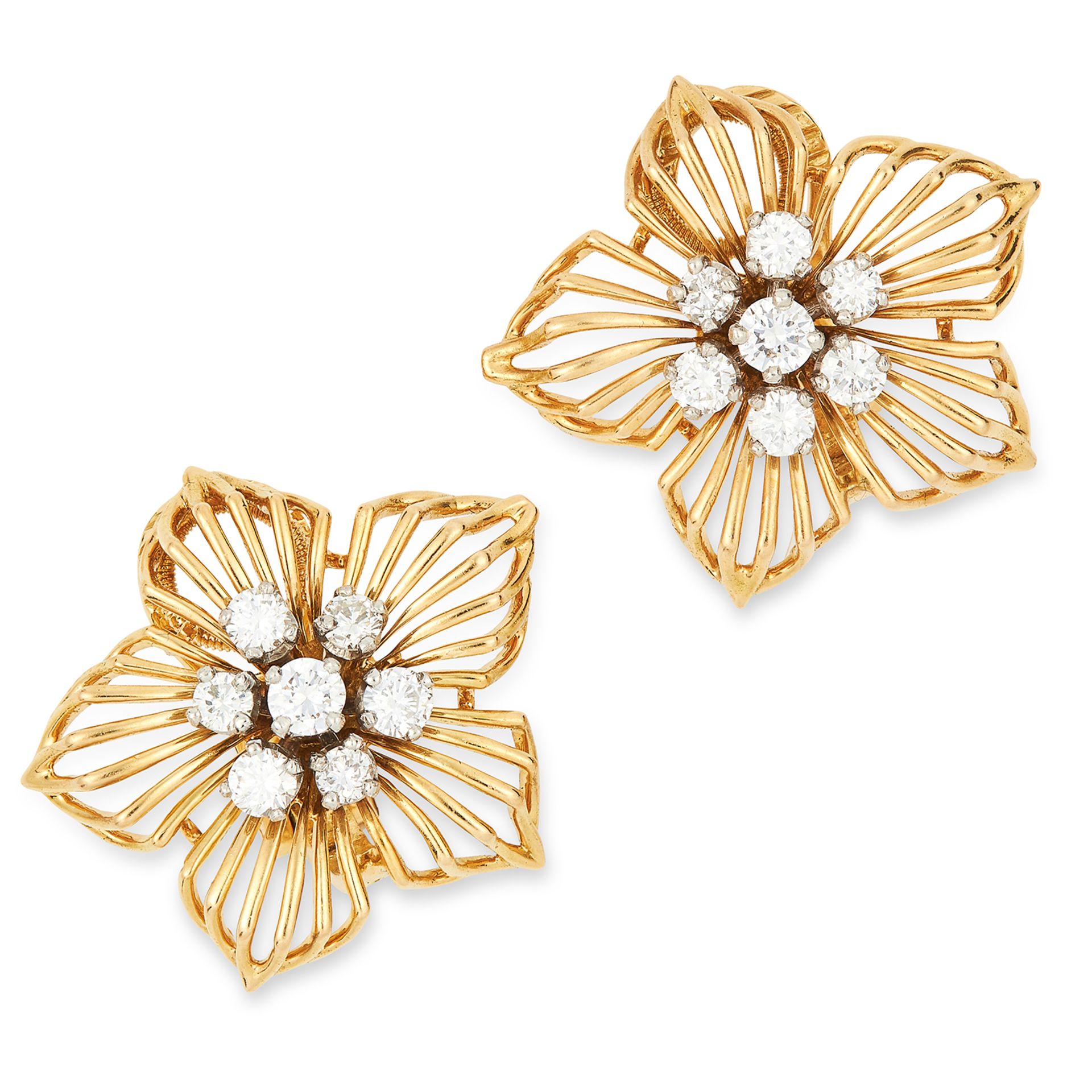 VINTAGE FLORAL EARRING AND BROOCH SUITE, CARTIER set with round cut diamonds, total weight: 27g. - Bild 2 aus 2