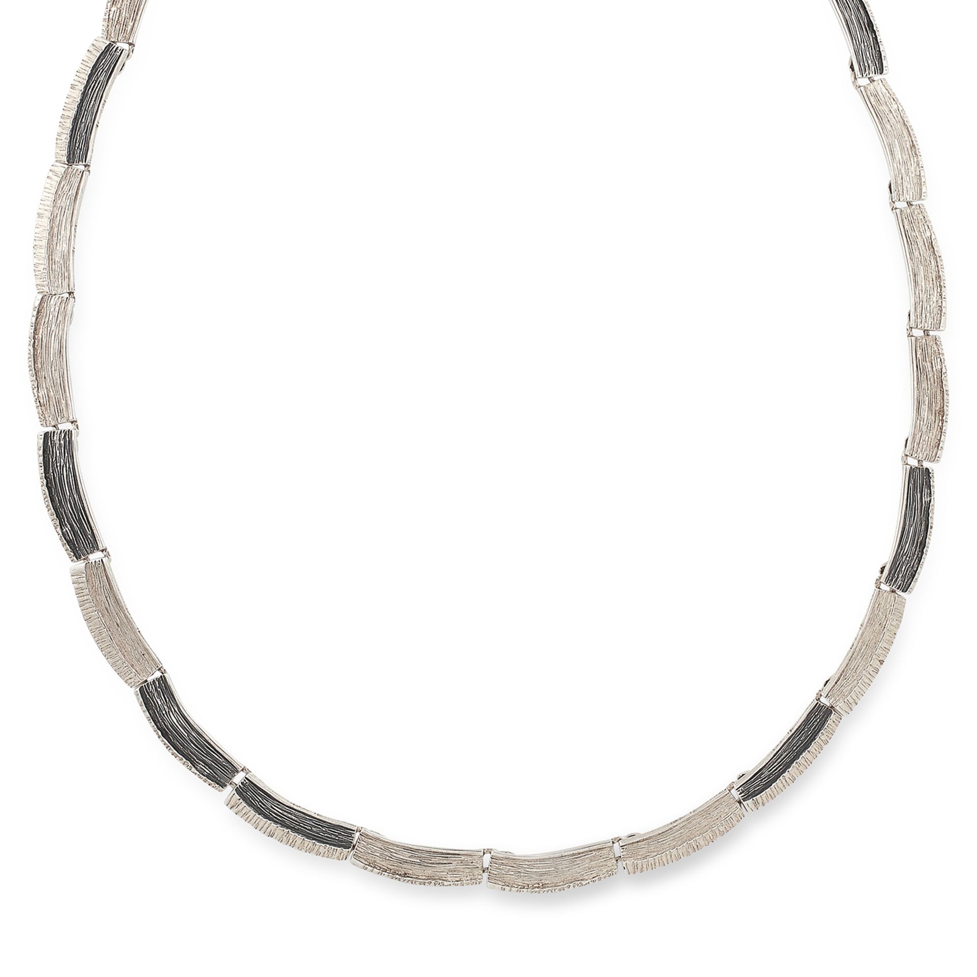 TEXTURED NECKLACE, SCANDINAVIAN comprising of textured links, 42cm, 21.4g.