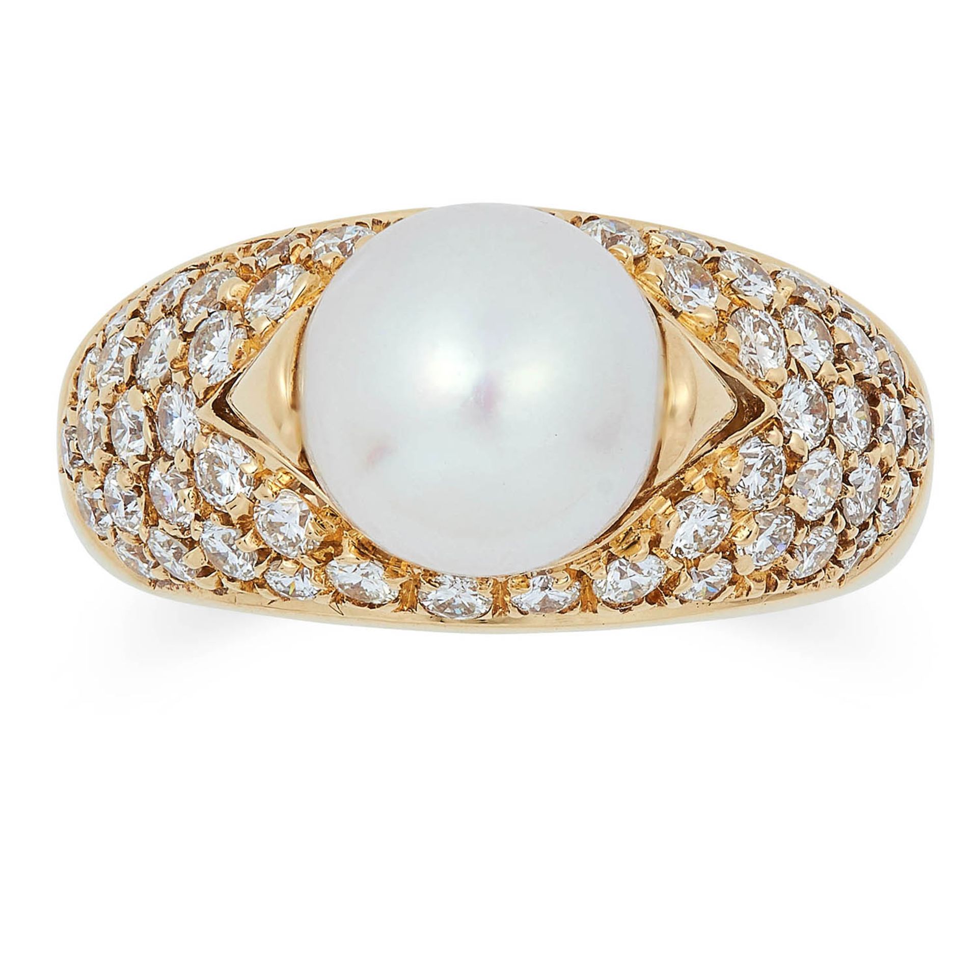 DIAMOND AND PEARL RING, BULGARI set with a pearl in a border of round cut diamonds, size I / 4, 8.