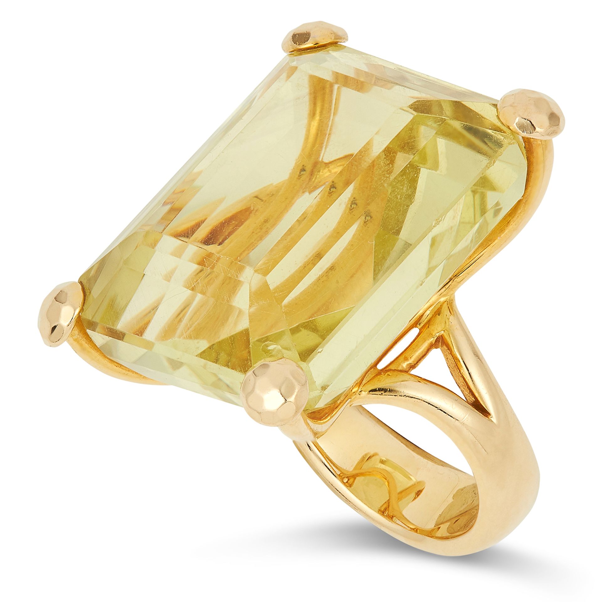 A CITRINE DRESS RING set with an emerald cut citrine / lemon quartz of 58.40 carats (weight - Bild 2 aus 2