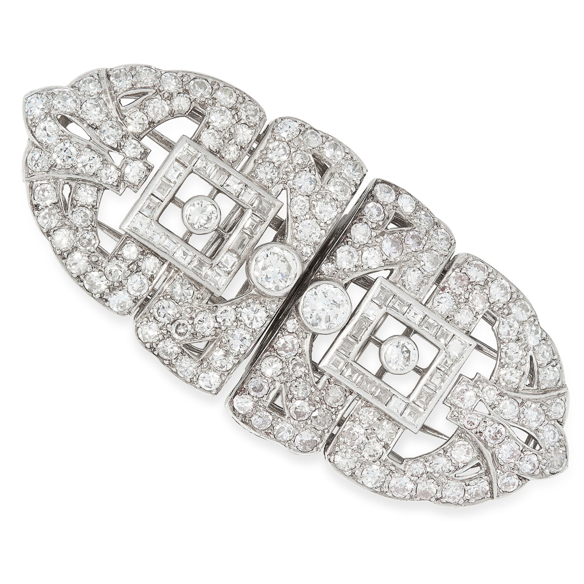 A DIAMOND DOUBLE CLIP BROOCH formed of symmetrical halves jewelled with round and step cut - Bild 2 aus 2